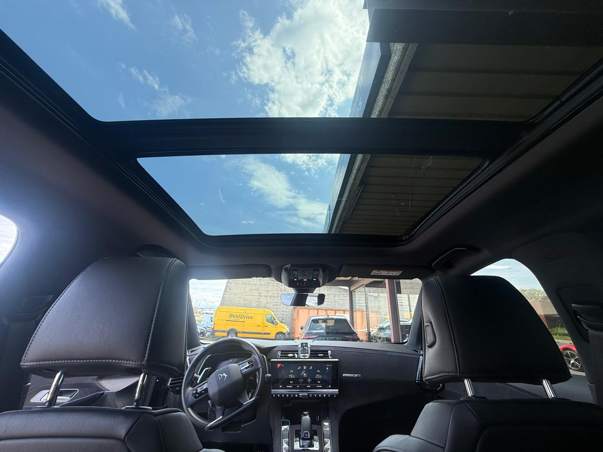 listing desktop thumbnail image 9