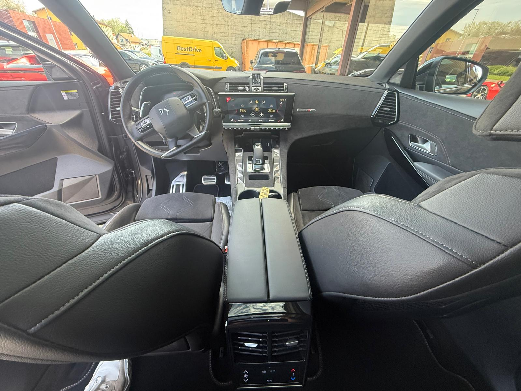 listing desktop thumbnail image 8