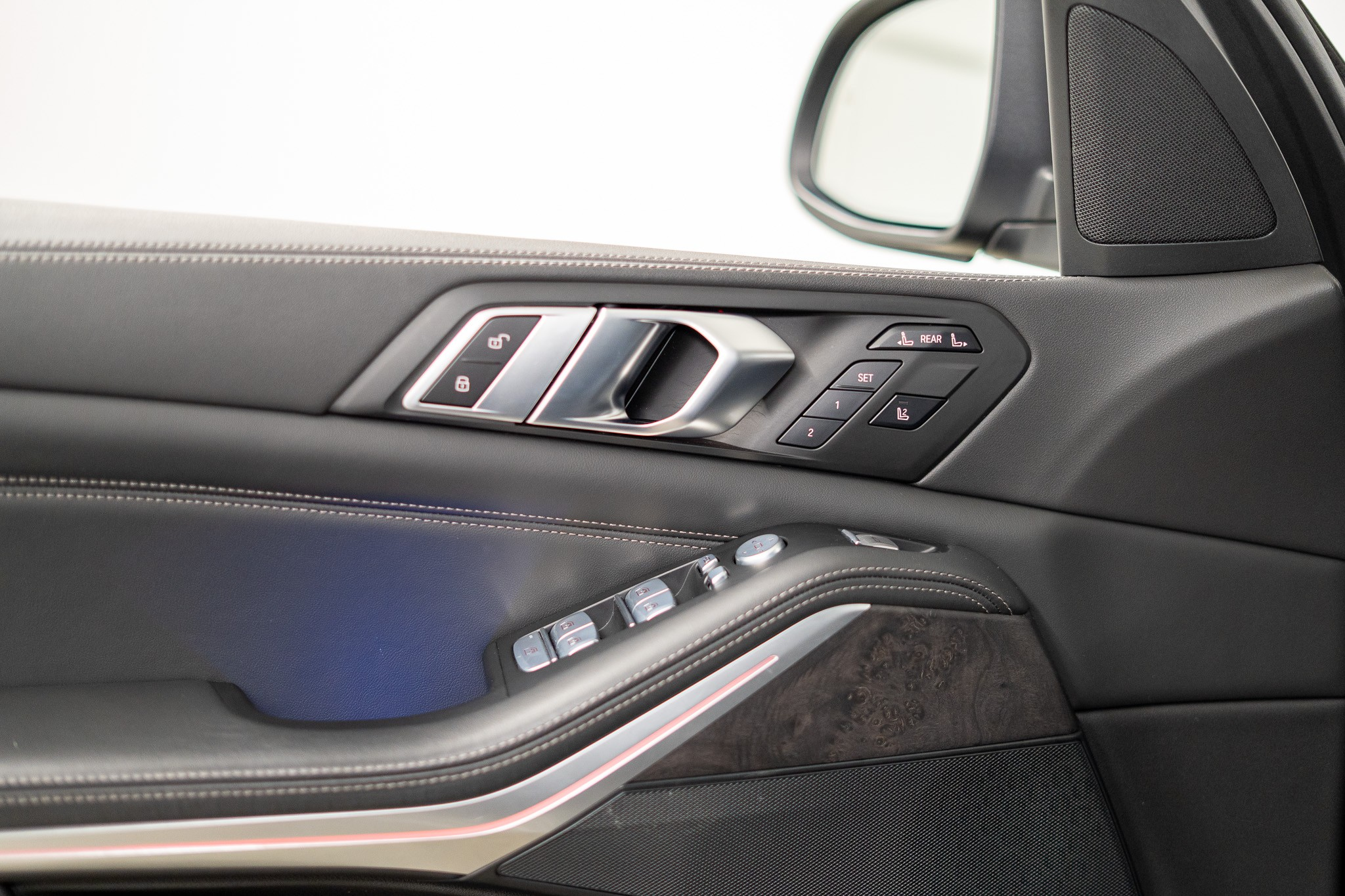 listing desktop thumbnail image 12