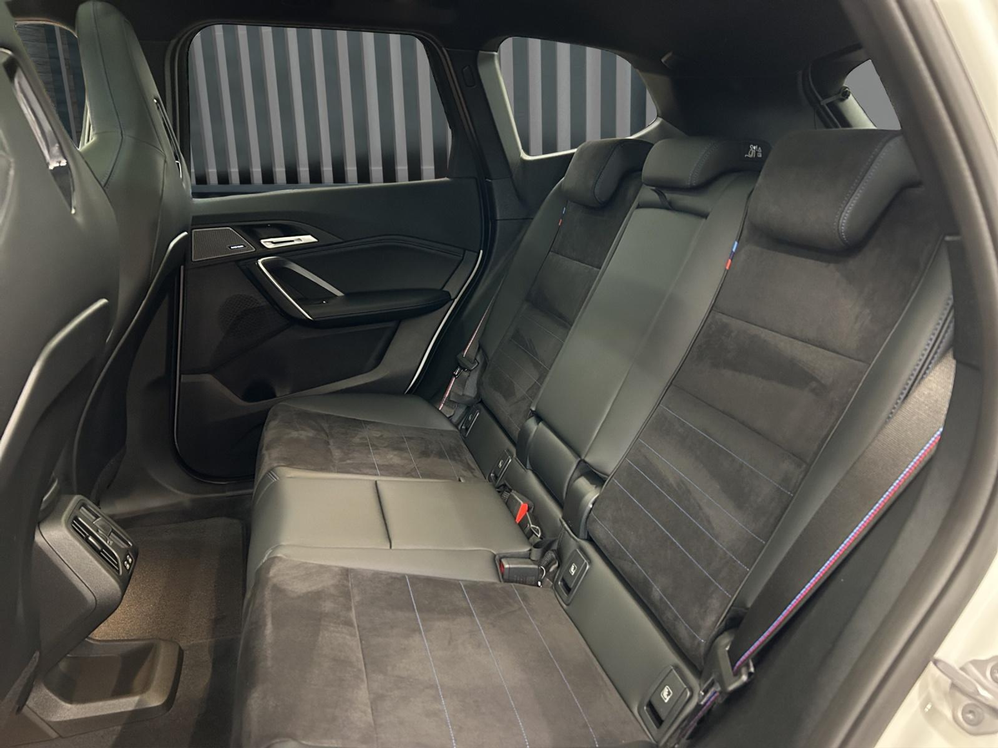 listing desktop thumbnail image 16