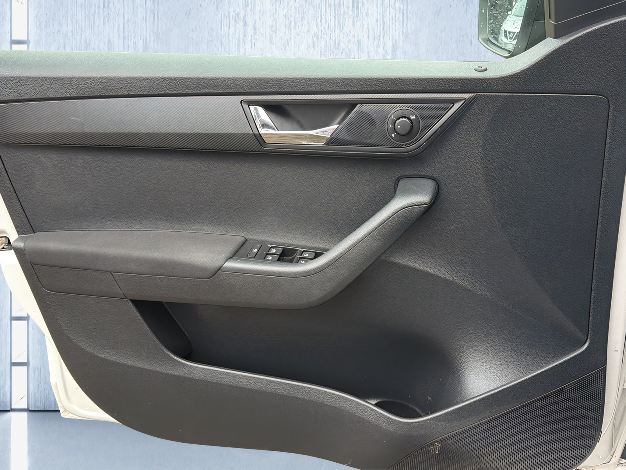 listing desktop thumbnail image 10