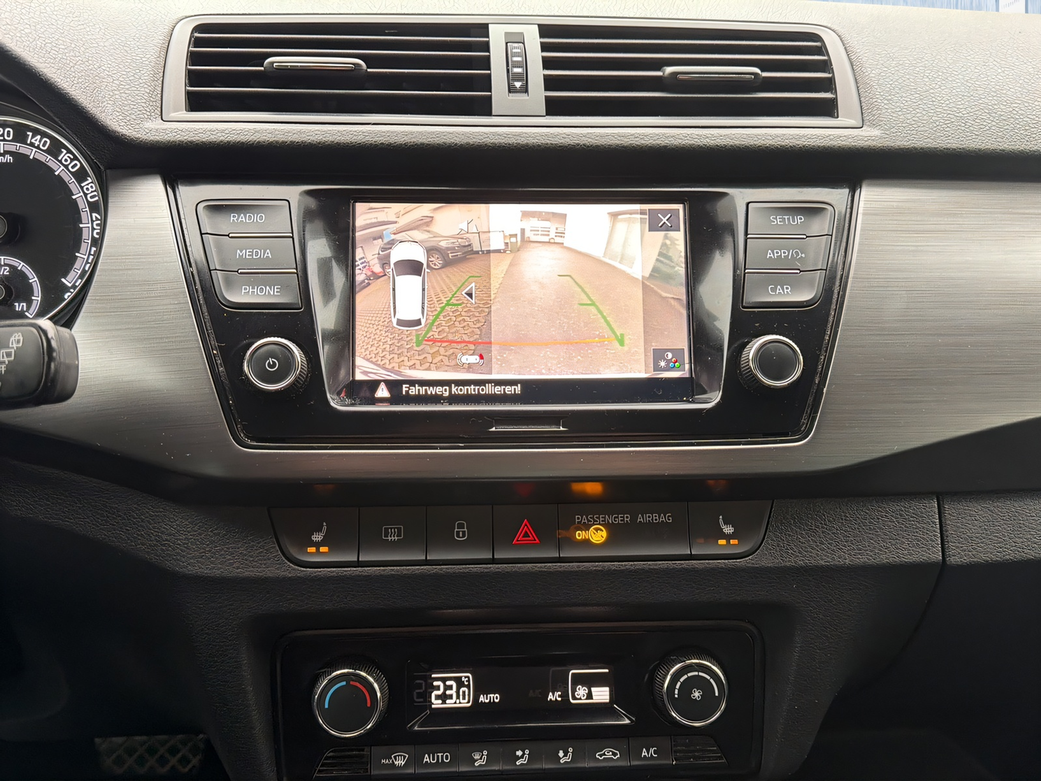 listing desktop thumbnail image 15