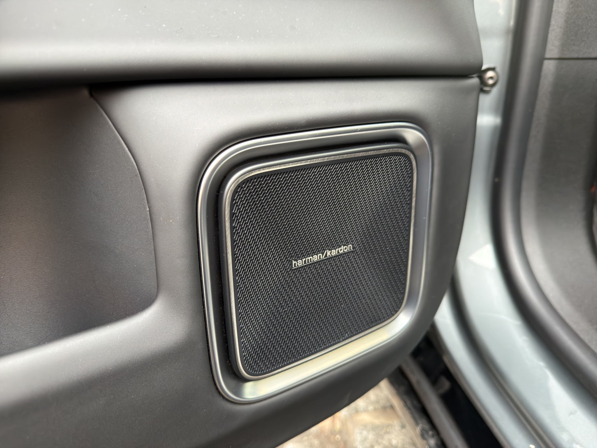 listing desktop thumbnail image 18