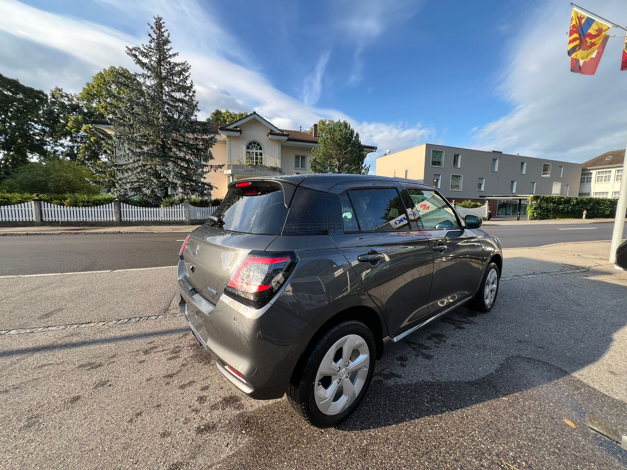 listing desktop thumbnail image 4