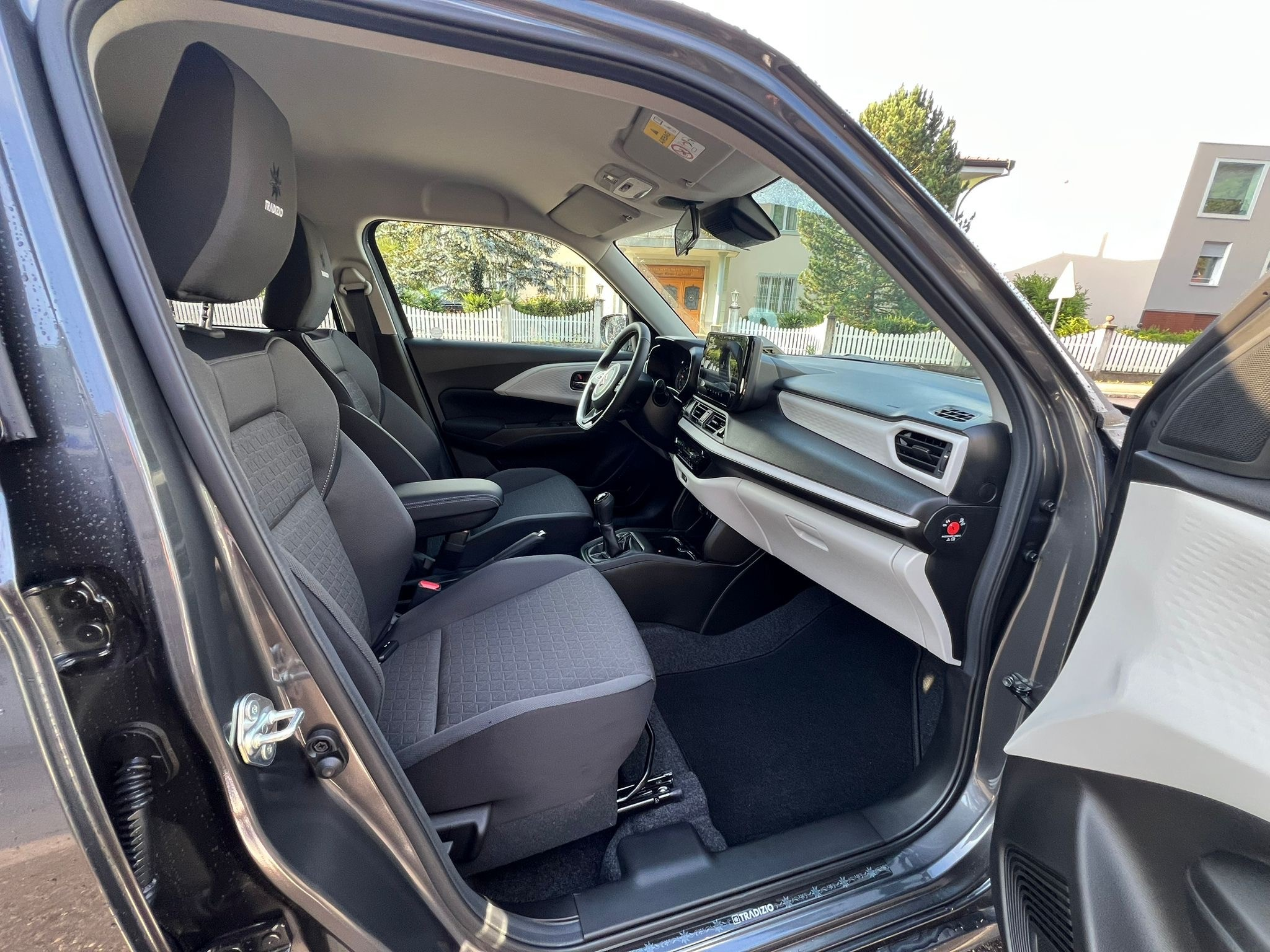 listing desktop thumbnail image 11