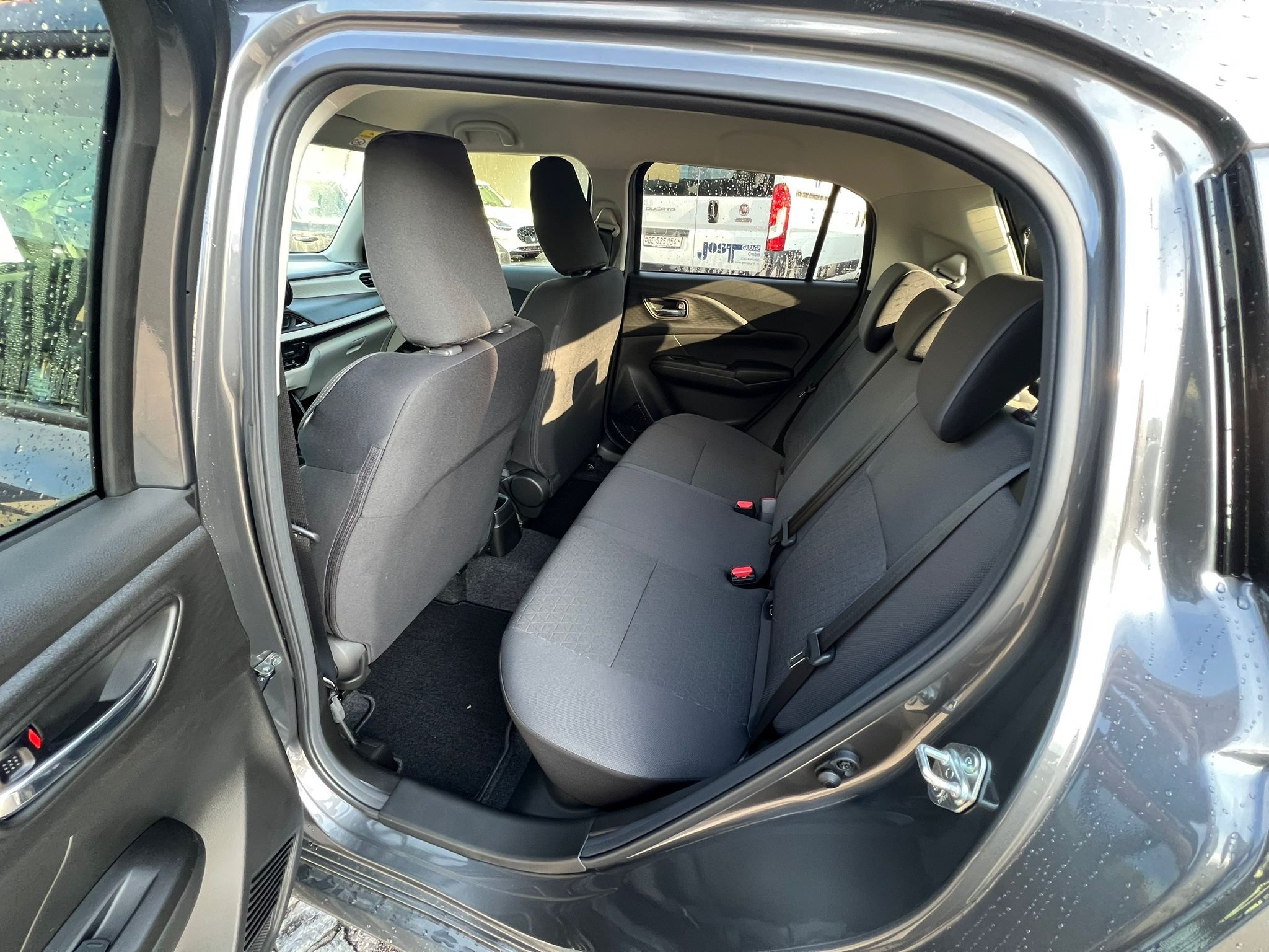 listing desktop thumbnail image 9