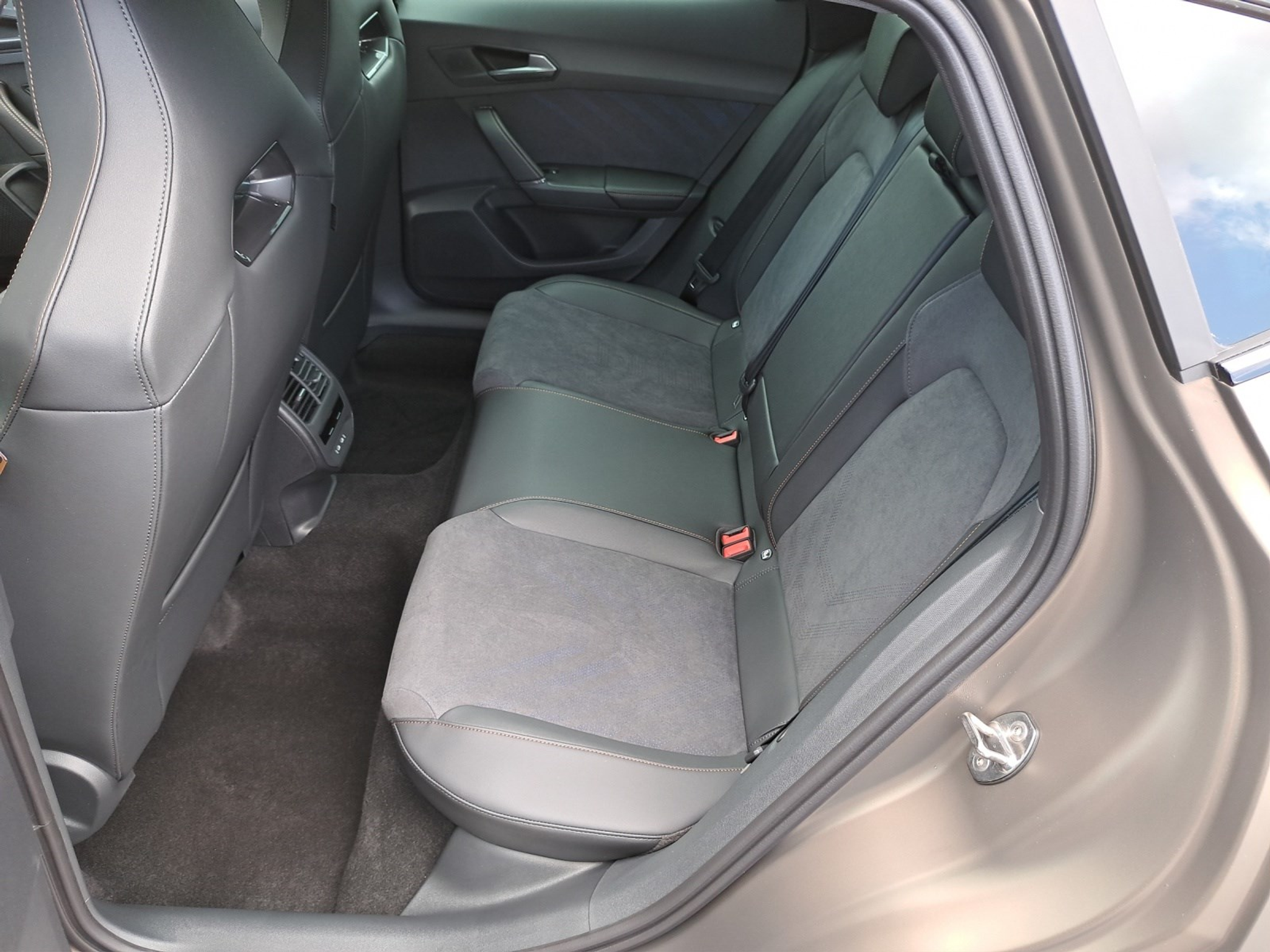 listing desktop thumbnail image 14