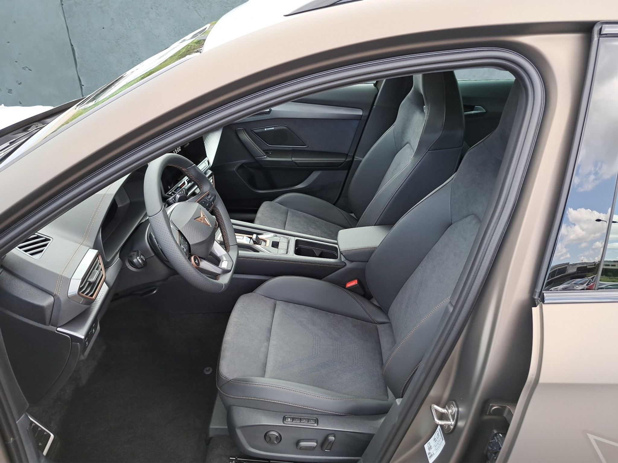 listing desktop thumbnail image 9