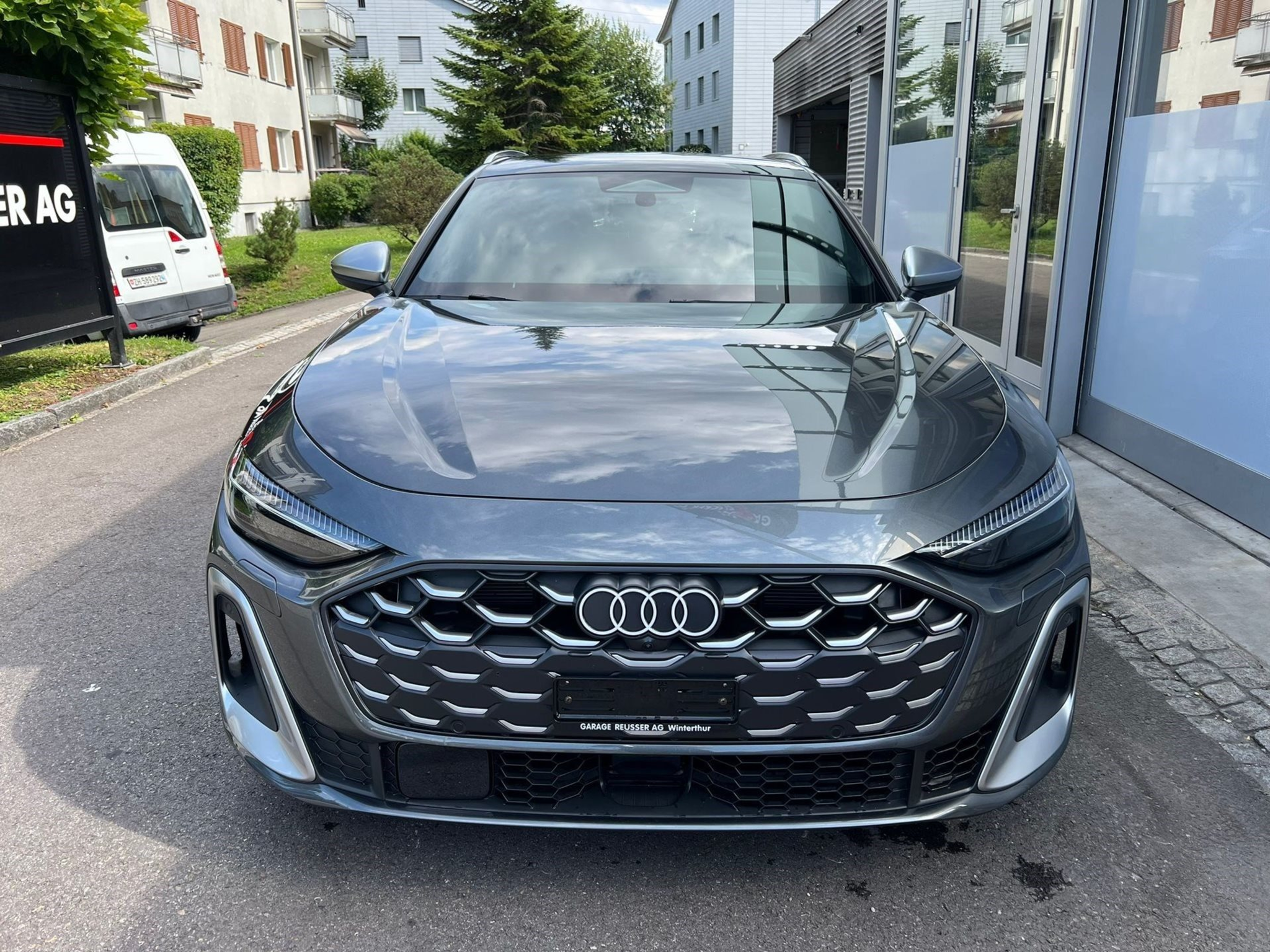 listing desktop thumbnail image 1