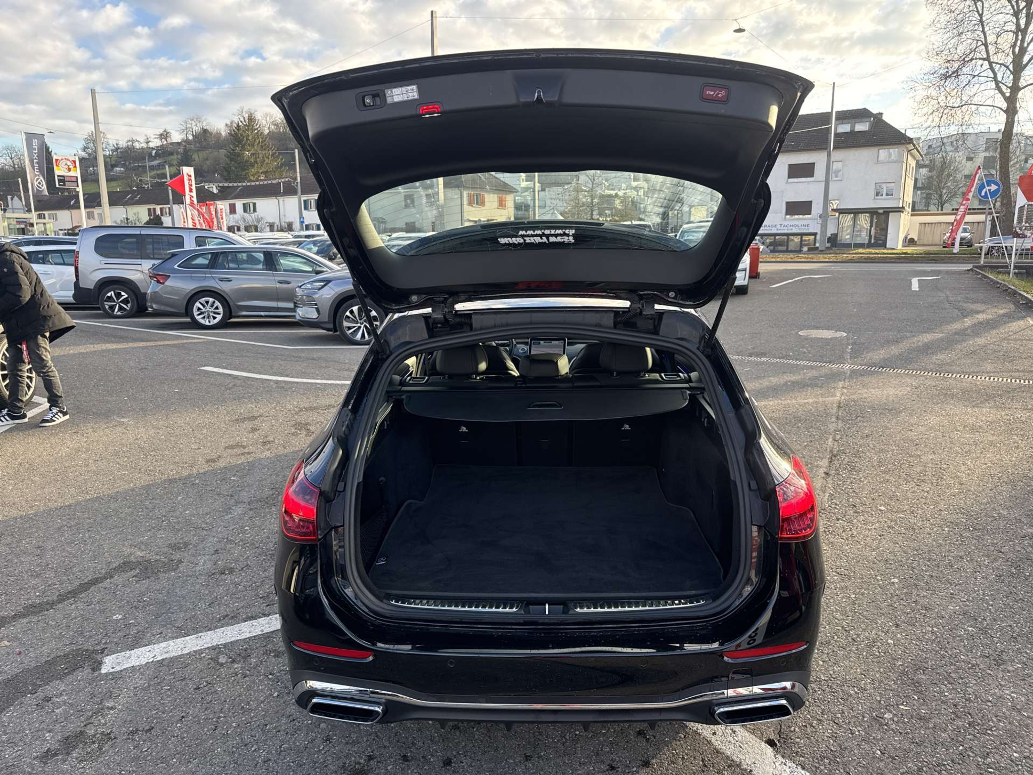 listing desktop thumbnail image 7