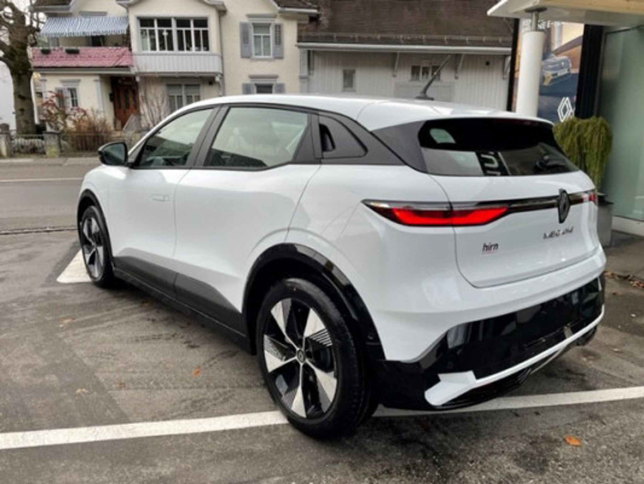 listing desktop thumbnail image 1