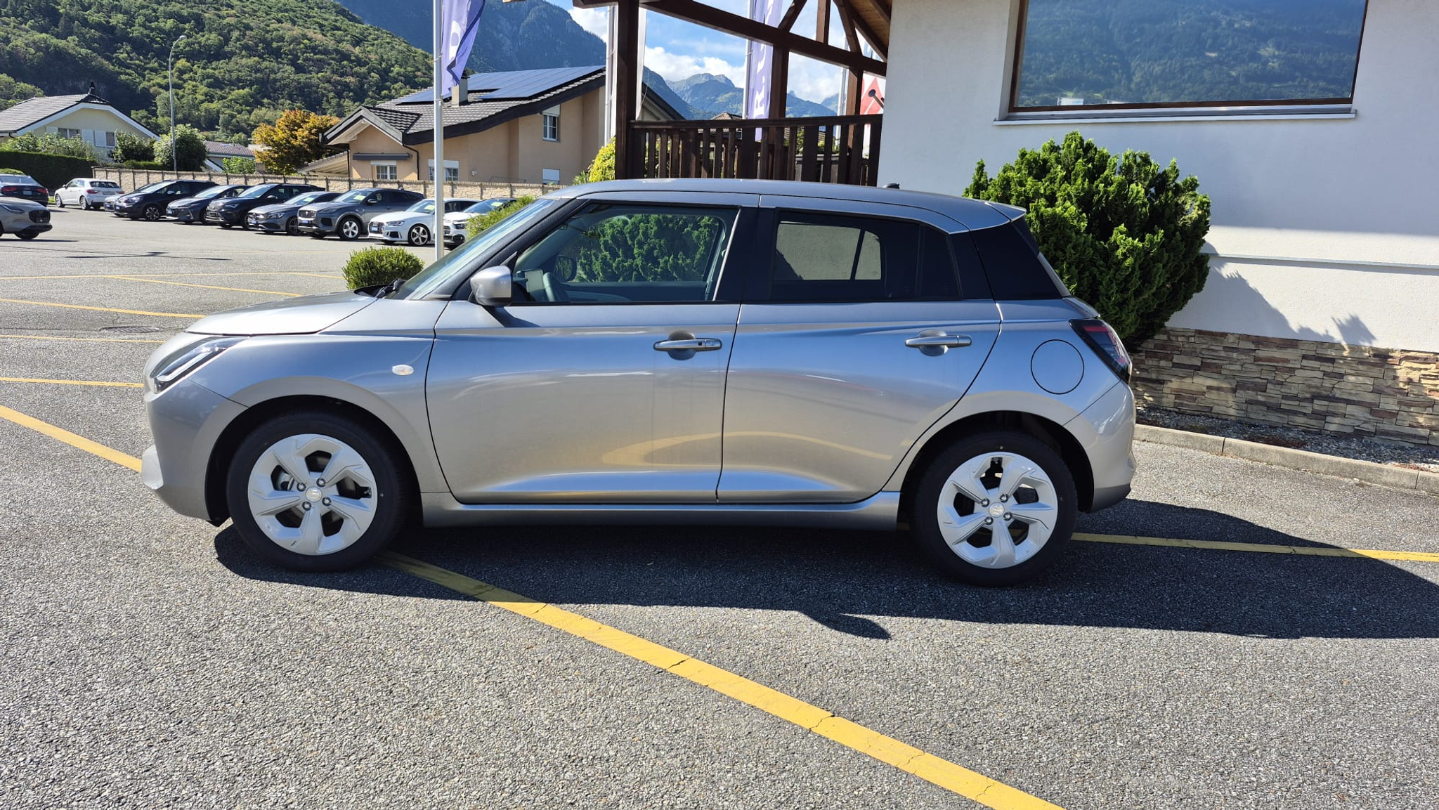 listing desktop thumbnail image 1