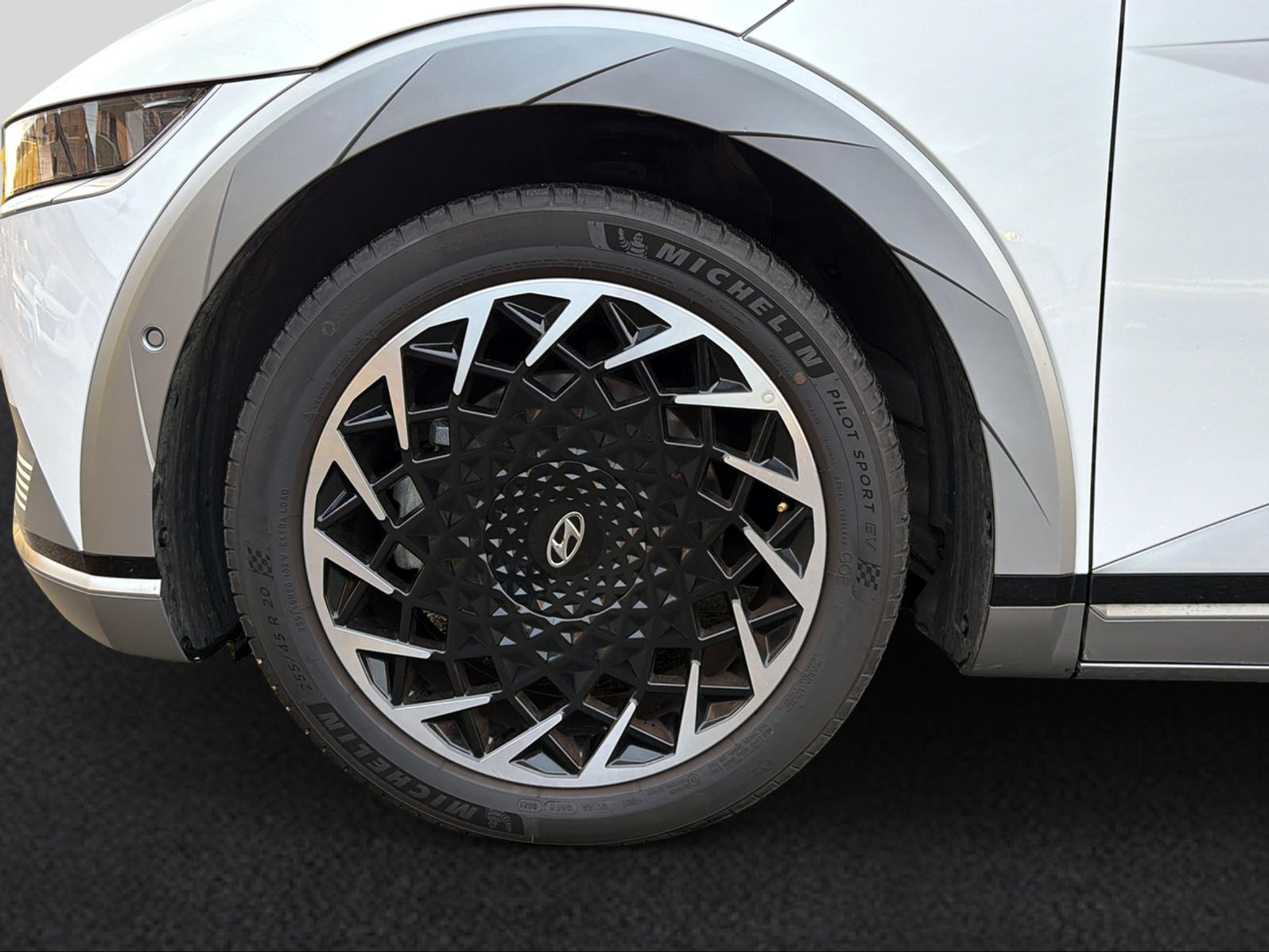 listing desktop thumbnail image 7