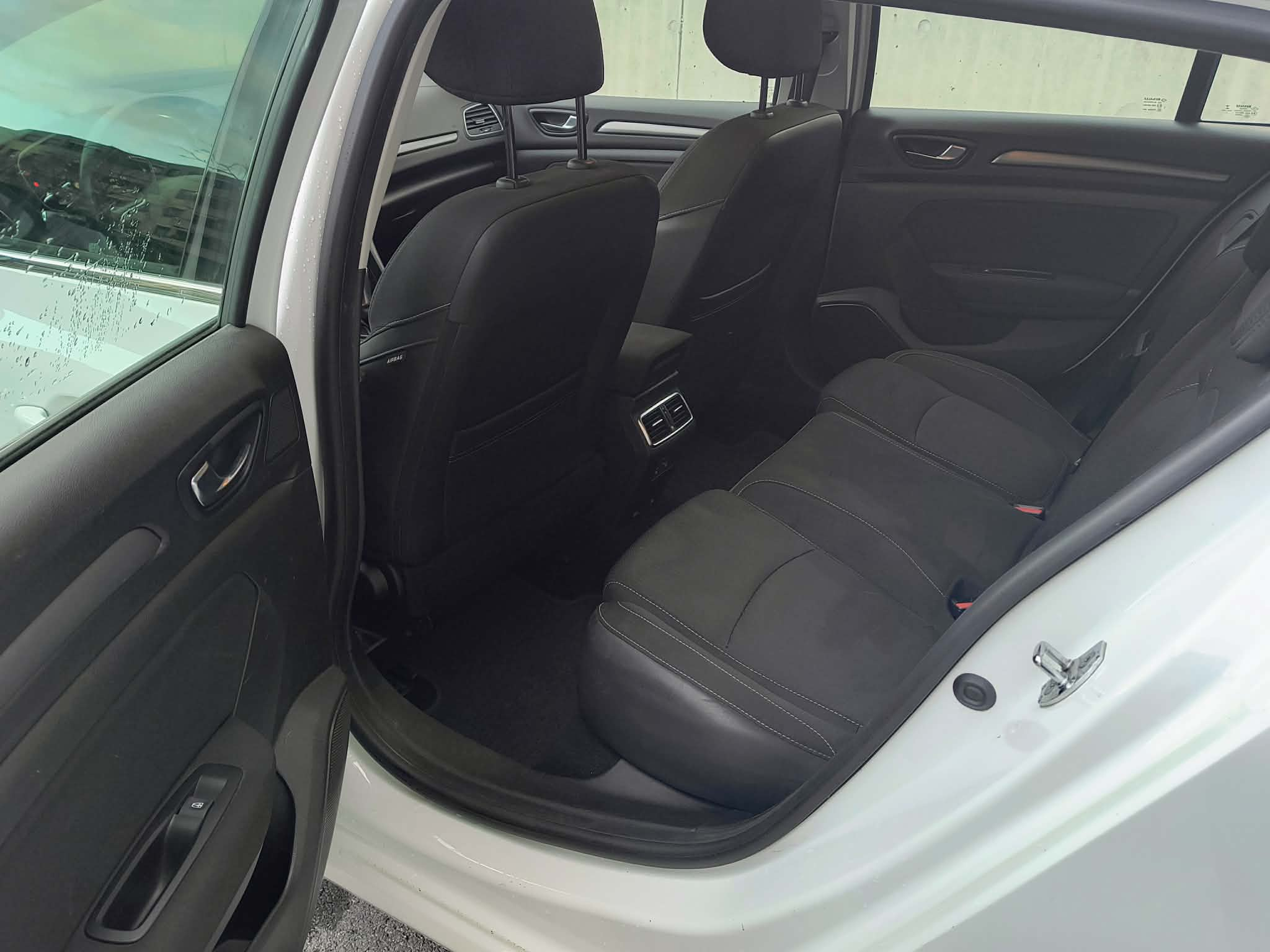 listing desktop thumbnail image 4