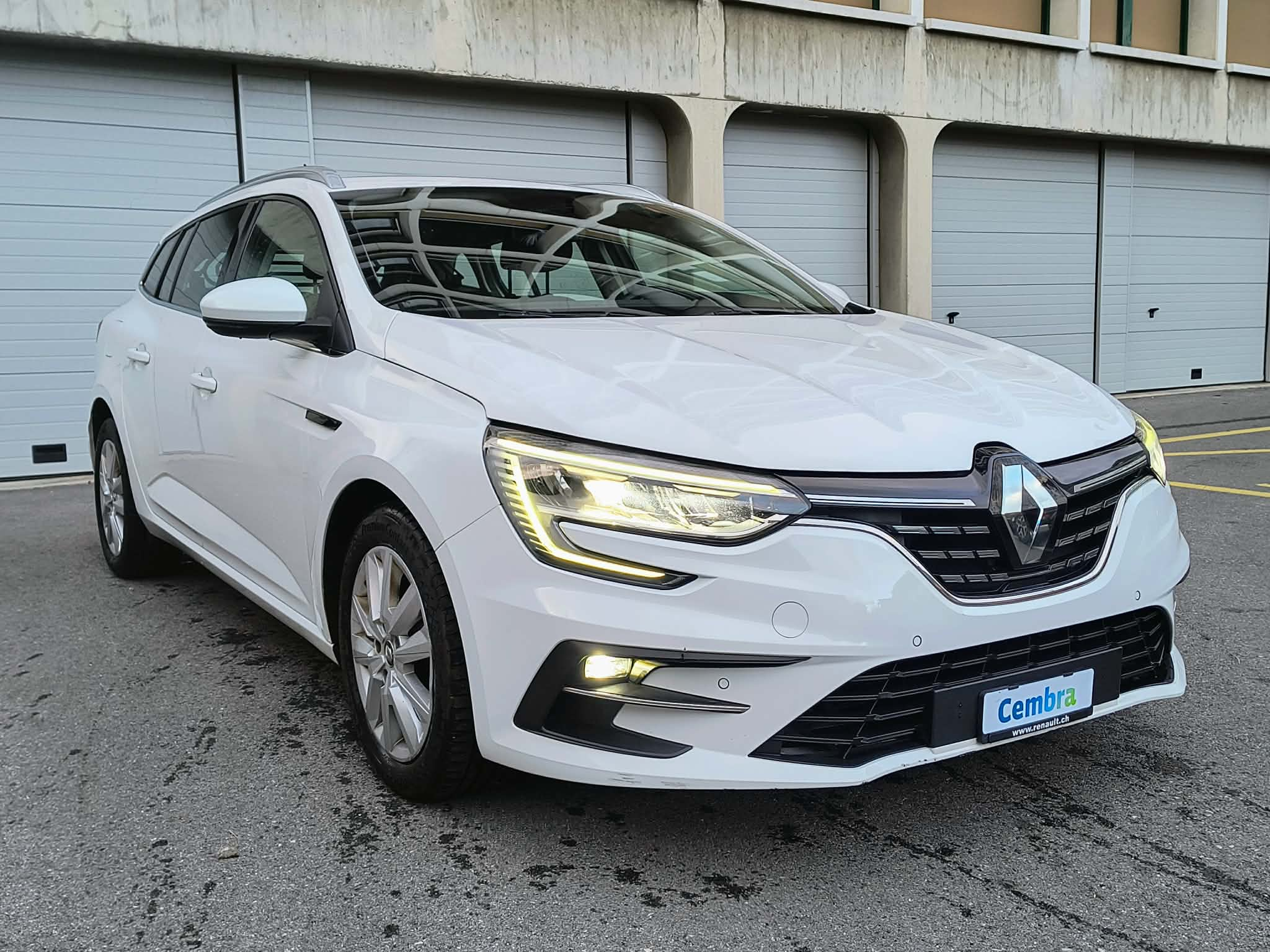 listing desktop thumbnail image 2