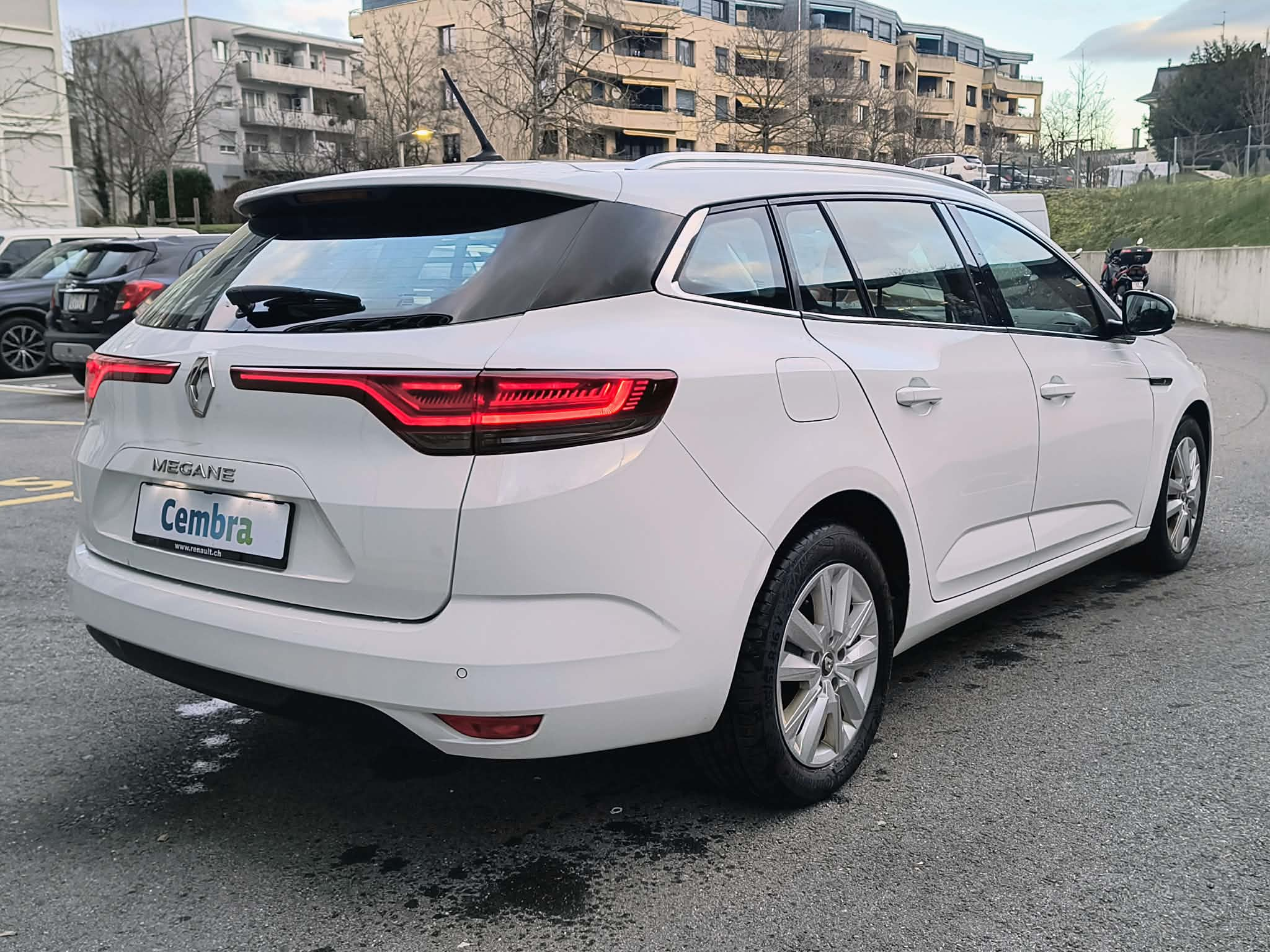 listing desktop thumbnail image 7