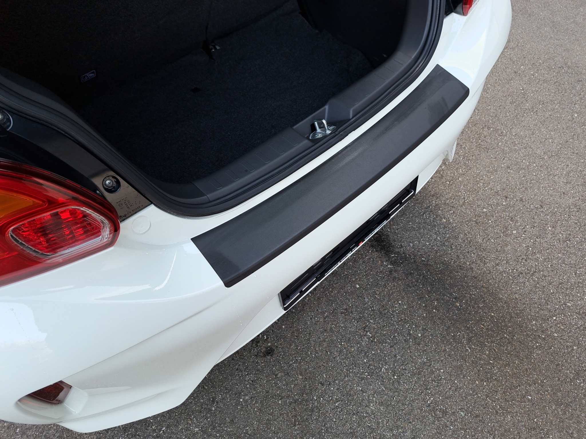 listing desktop thumbnail image 18