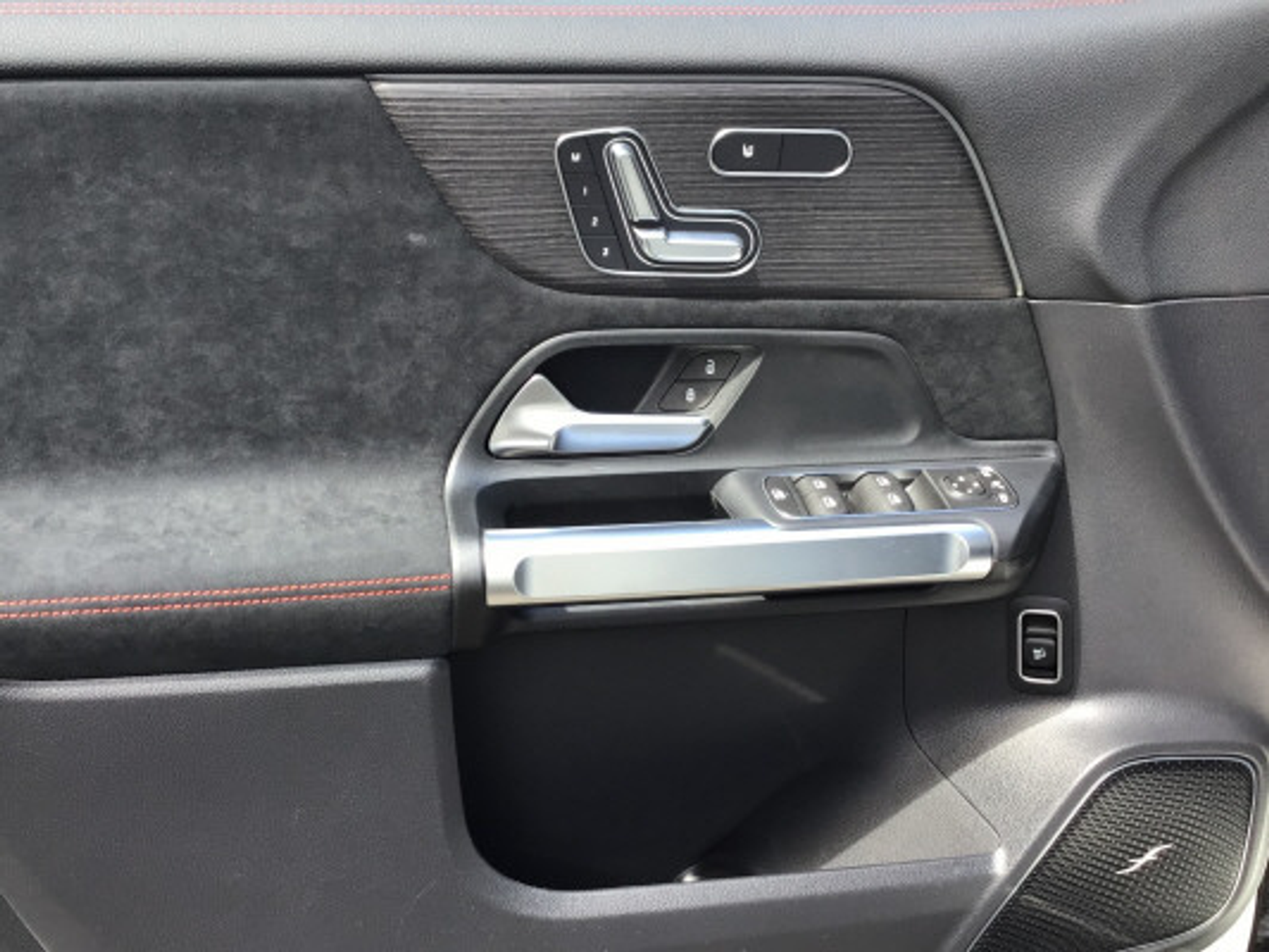 listing desktop thumbnail image 10