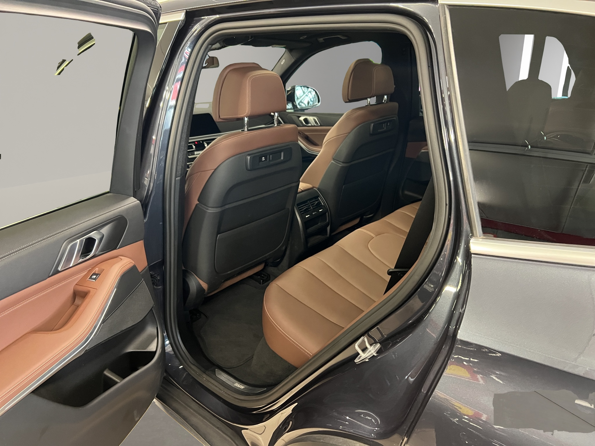 listing desktop thumbnail image 12