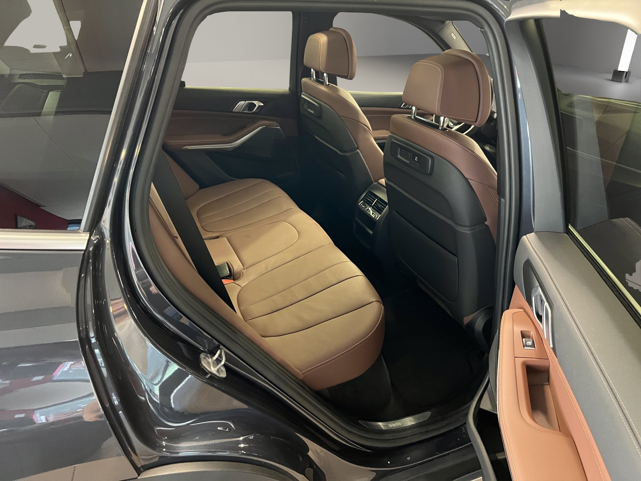 listing desktop thumbnail image 14