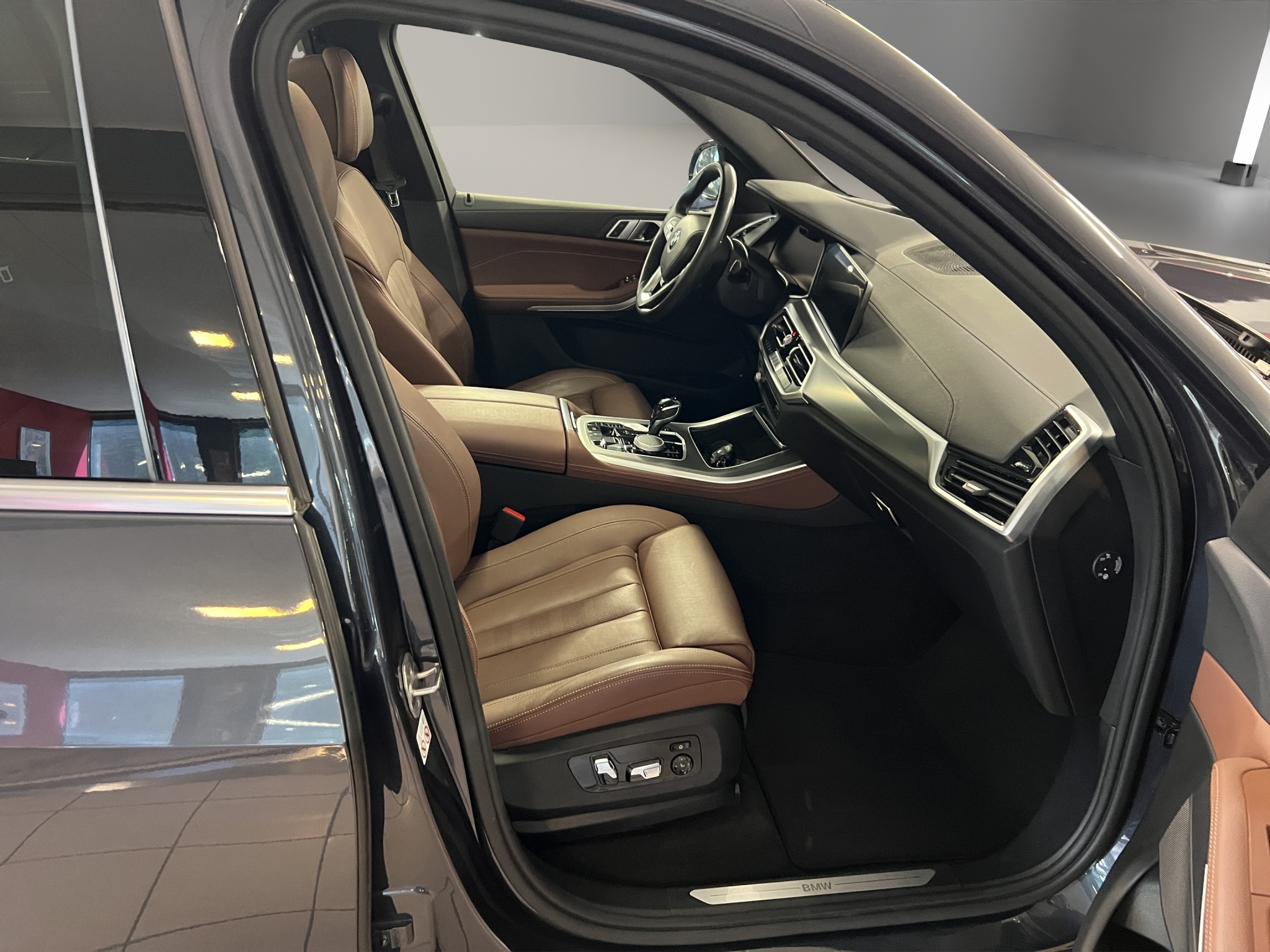 listing desktop thumbnail image 16