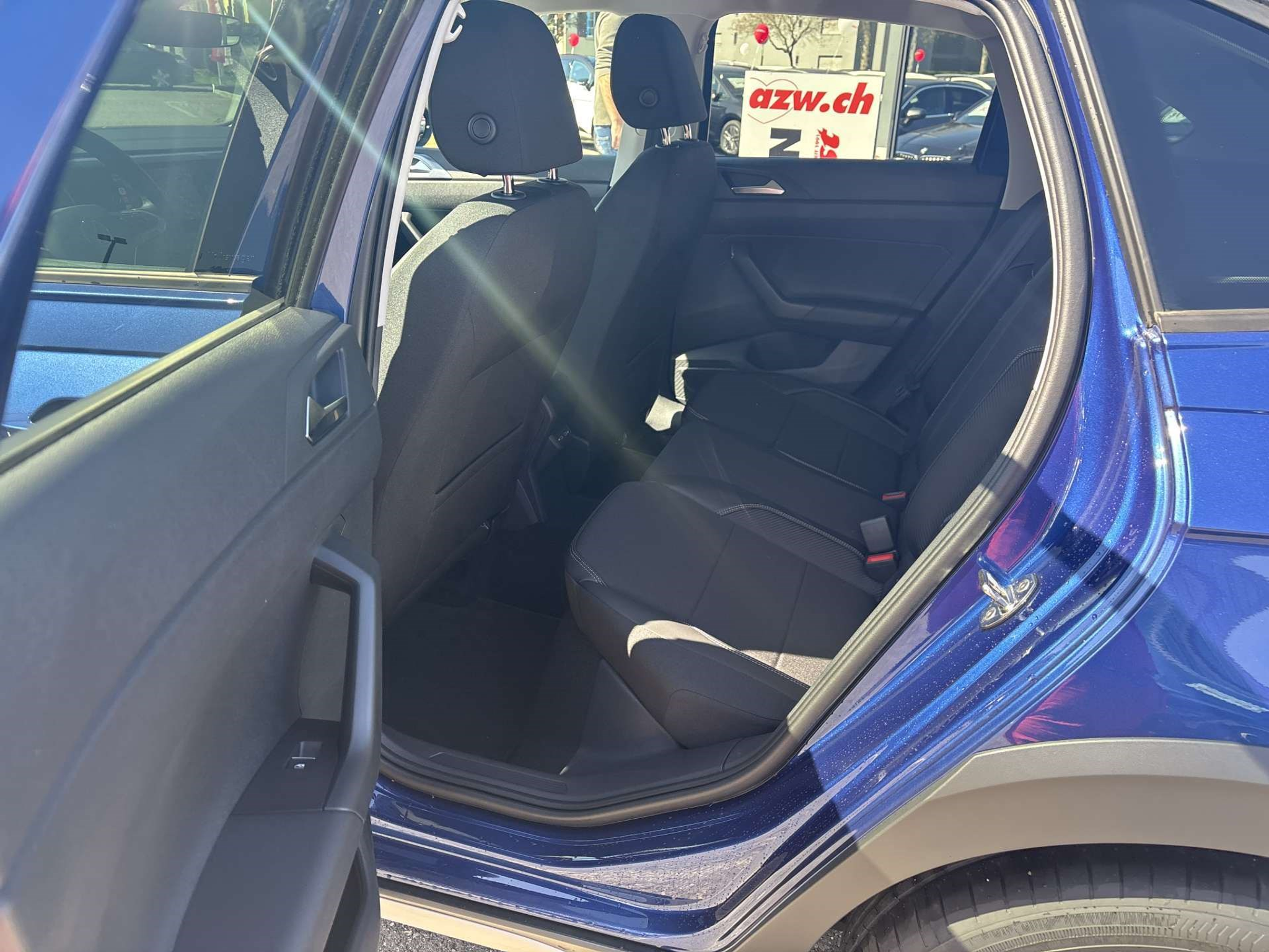 listing desktop thumbnail image 6