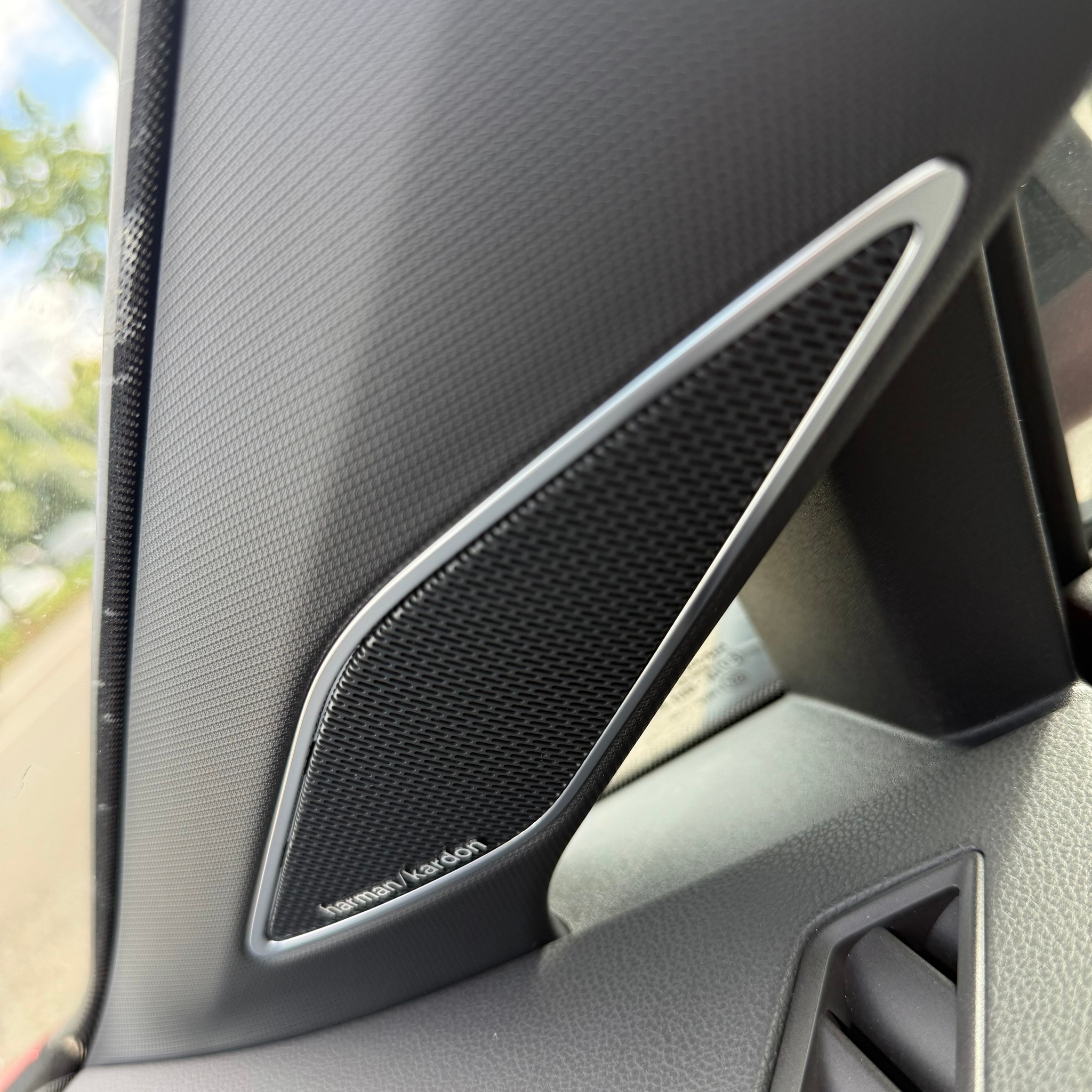 listing desktop thumbnail image 30