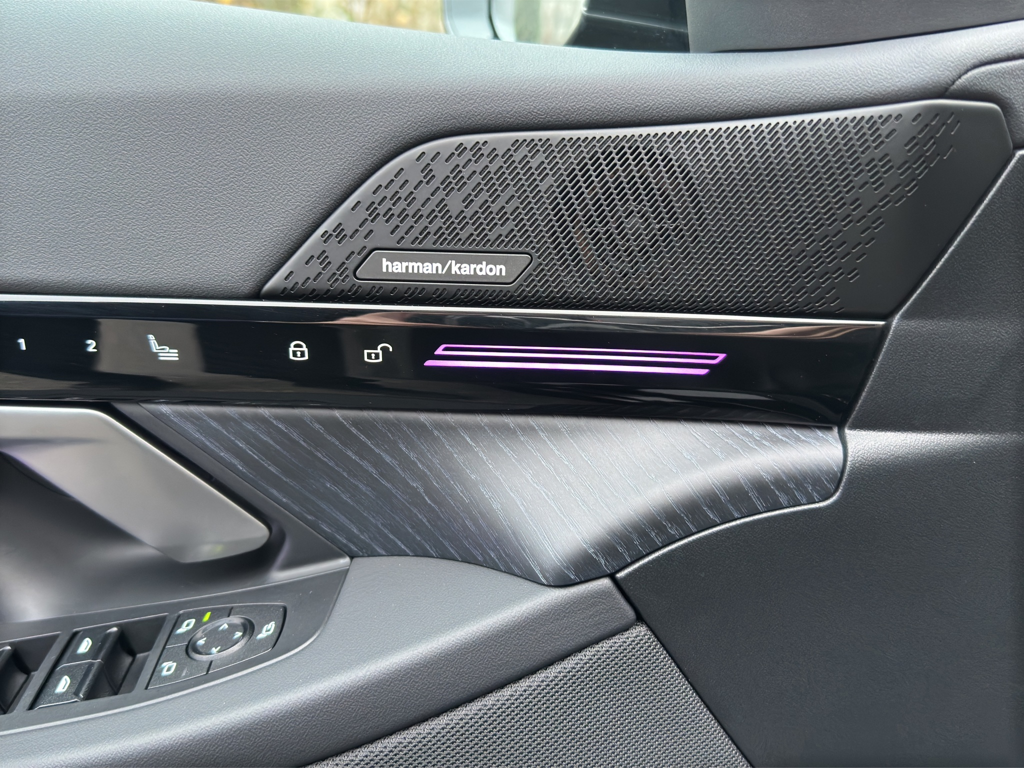 listing desktop thumbnail image 23