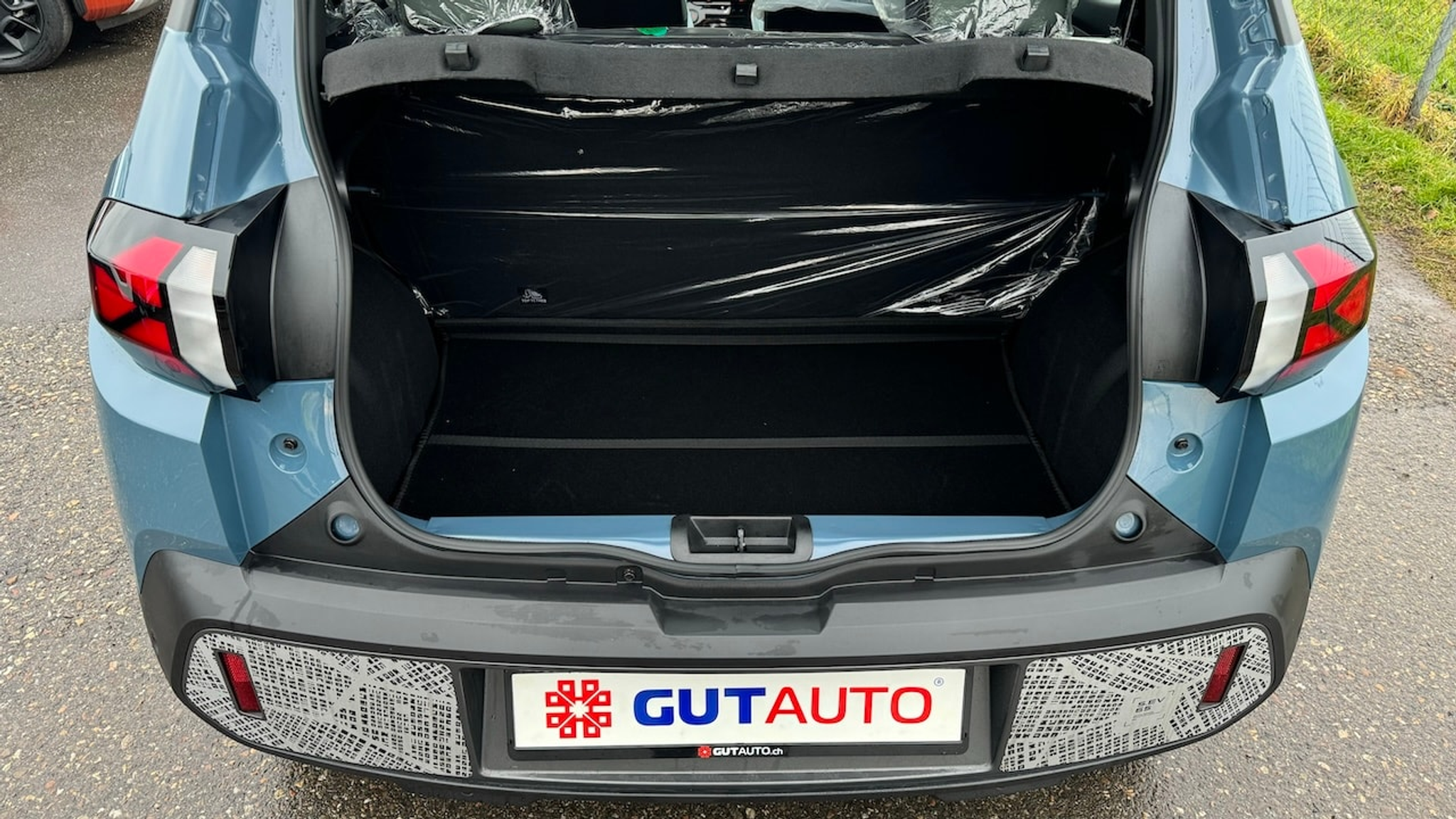 listing desktop thumbnail image 11