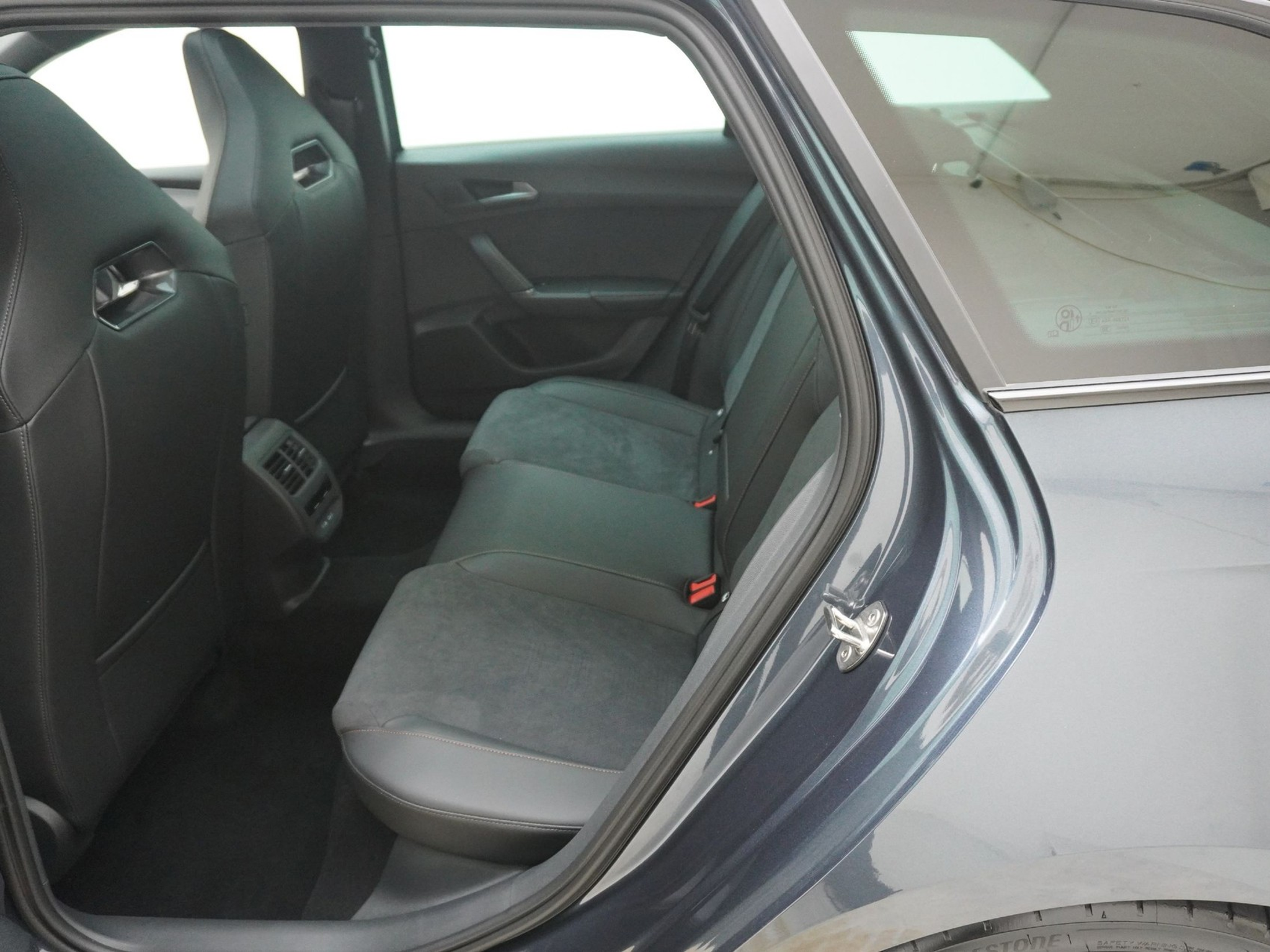 listing desktop thumbnail image 15