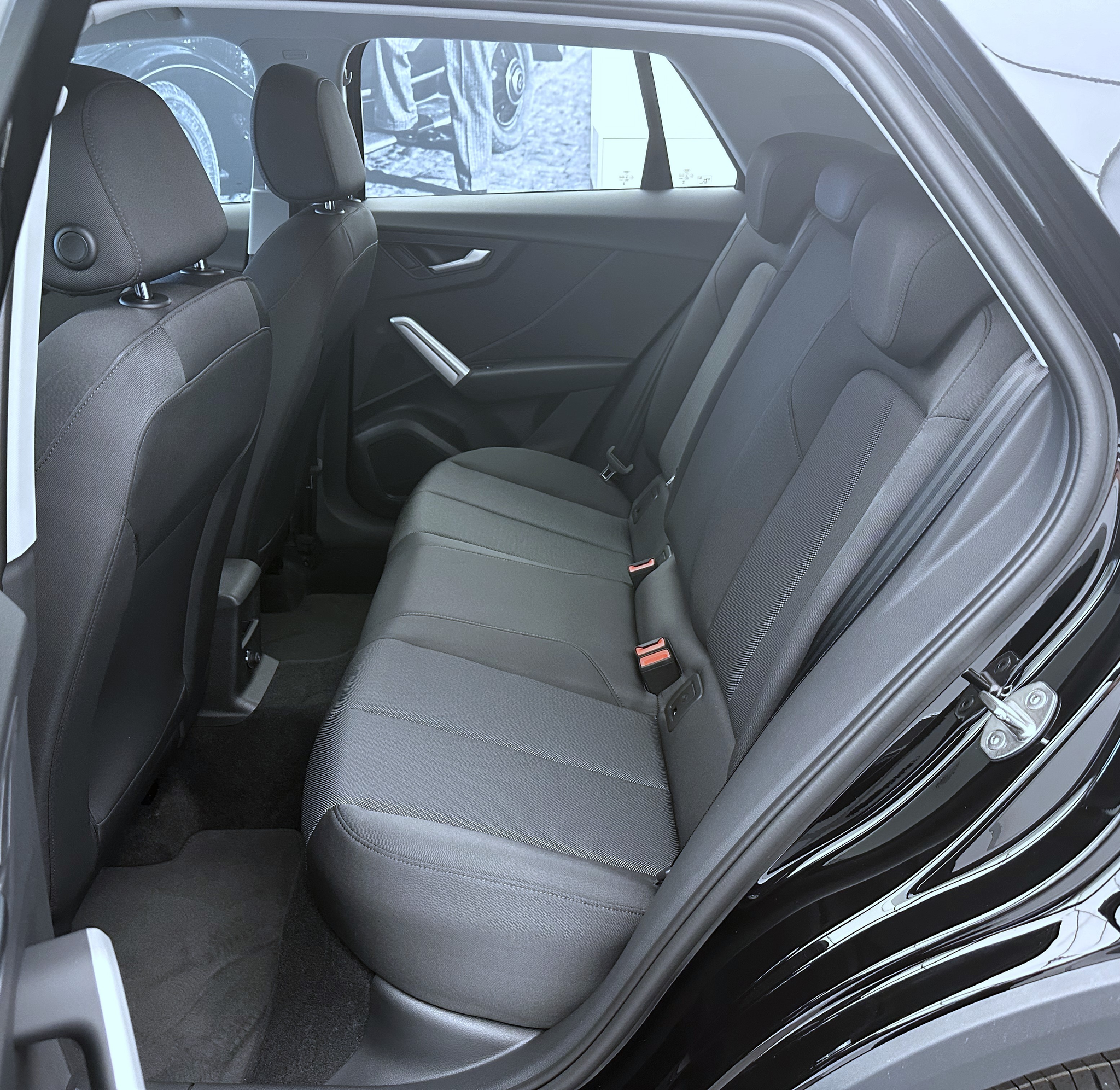 listing desktop thumbnail image 18