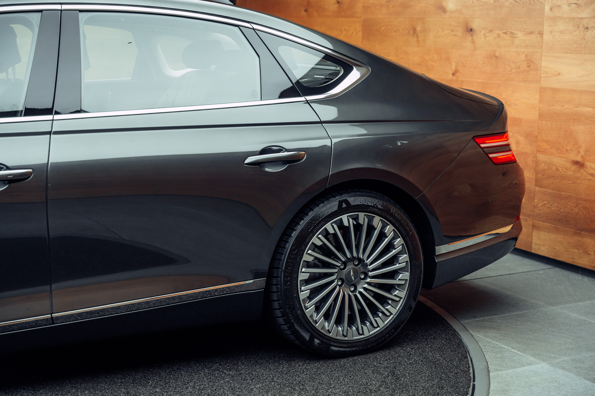 listing desktop thumbnail image 16