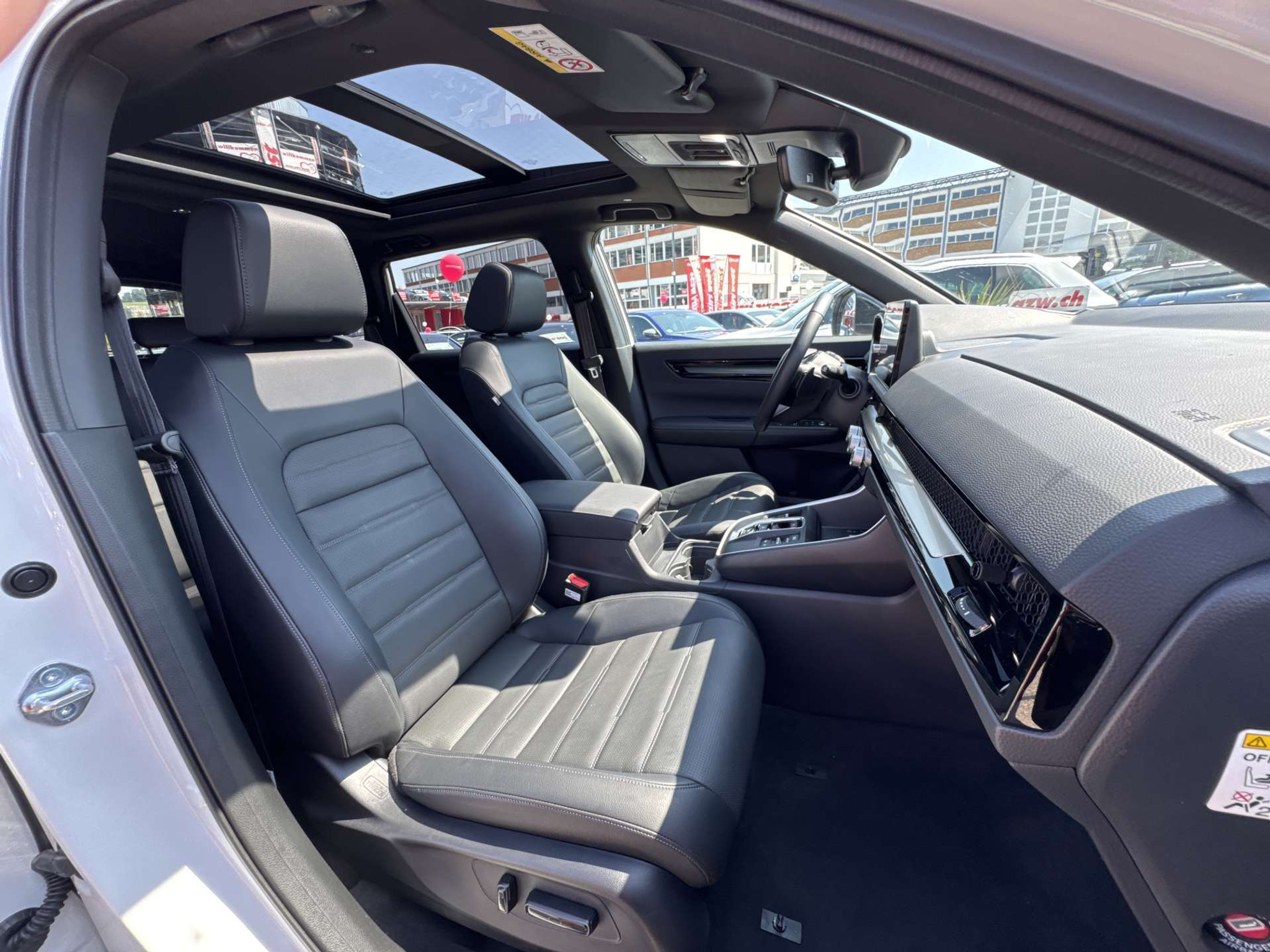 listing desktop thumbnail image 12