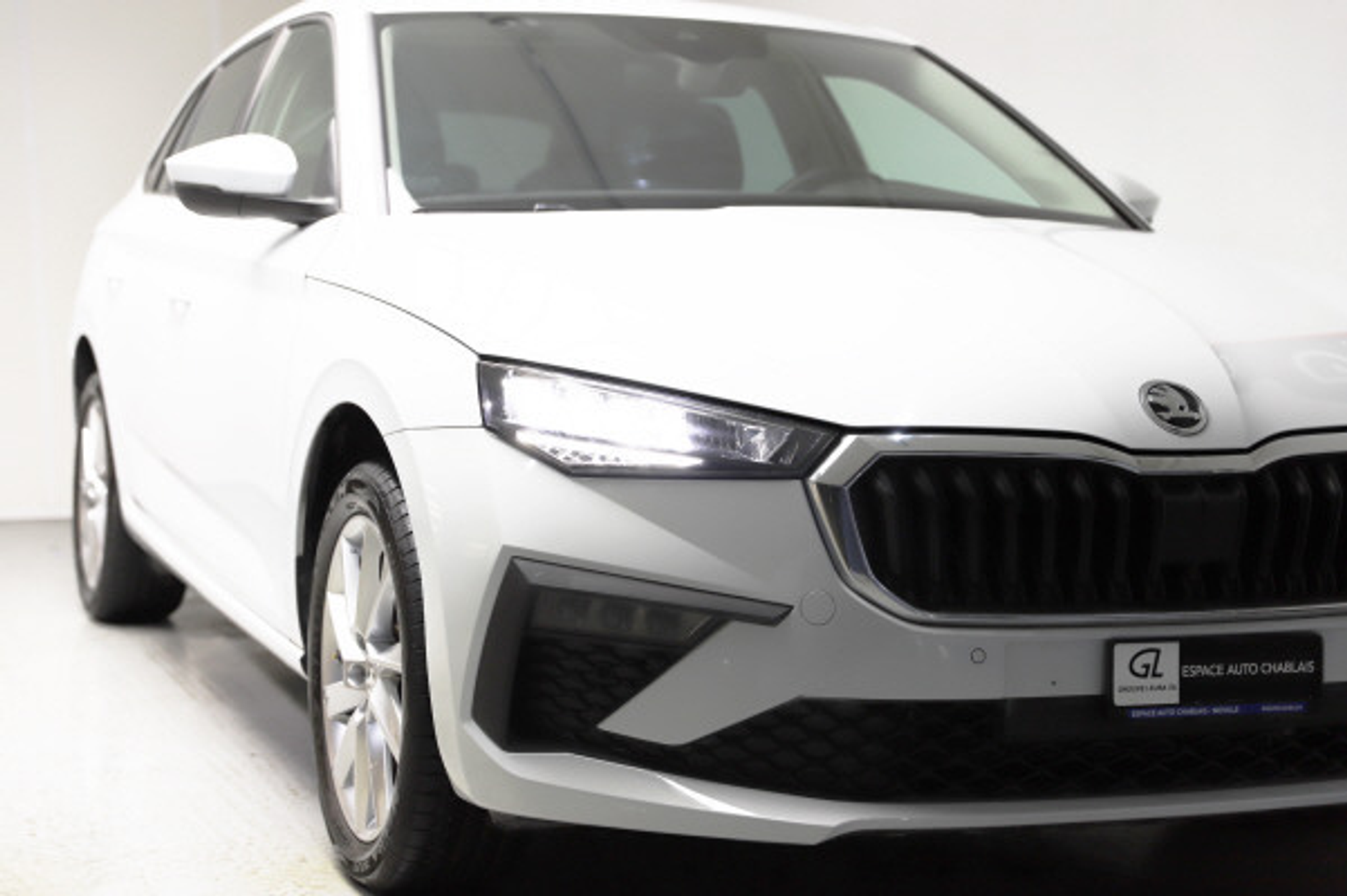 listing desktop thumbnail image 1