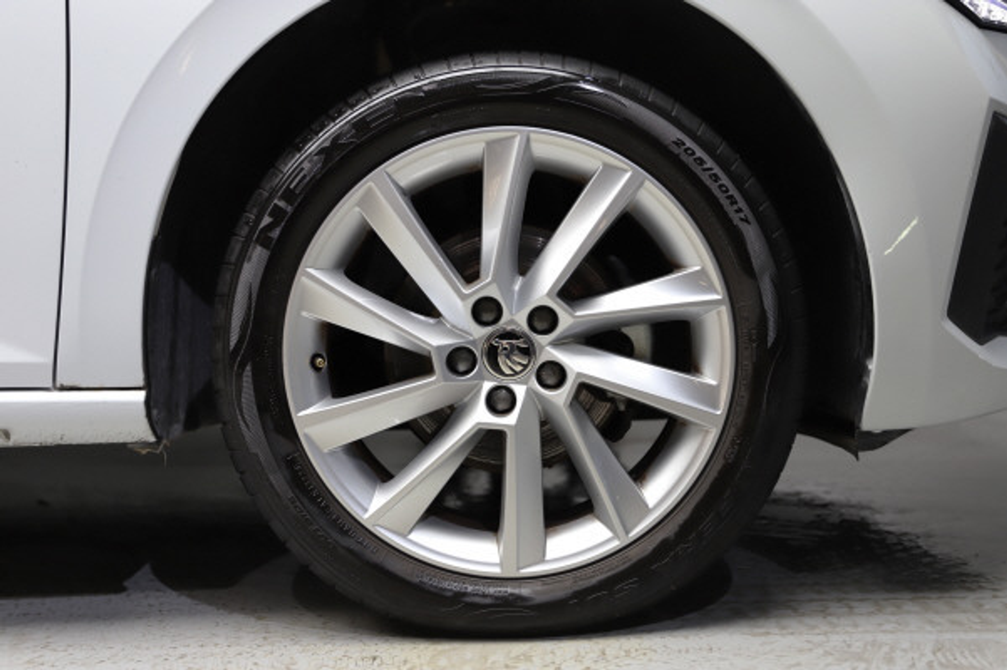 listing desktop thumbnail image 12