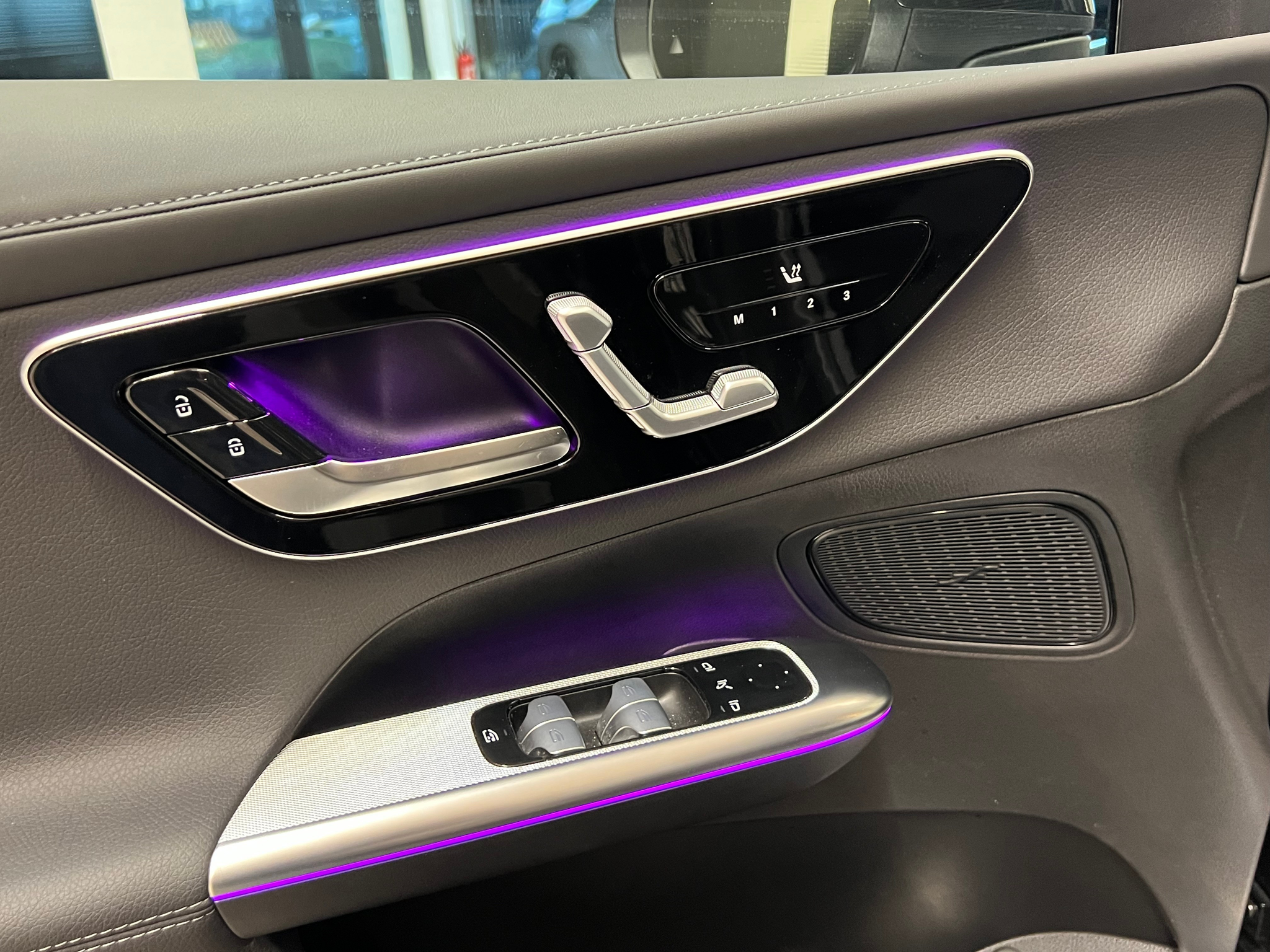 listing desktop thumbnail image 11