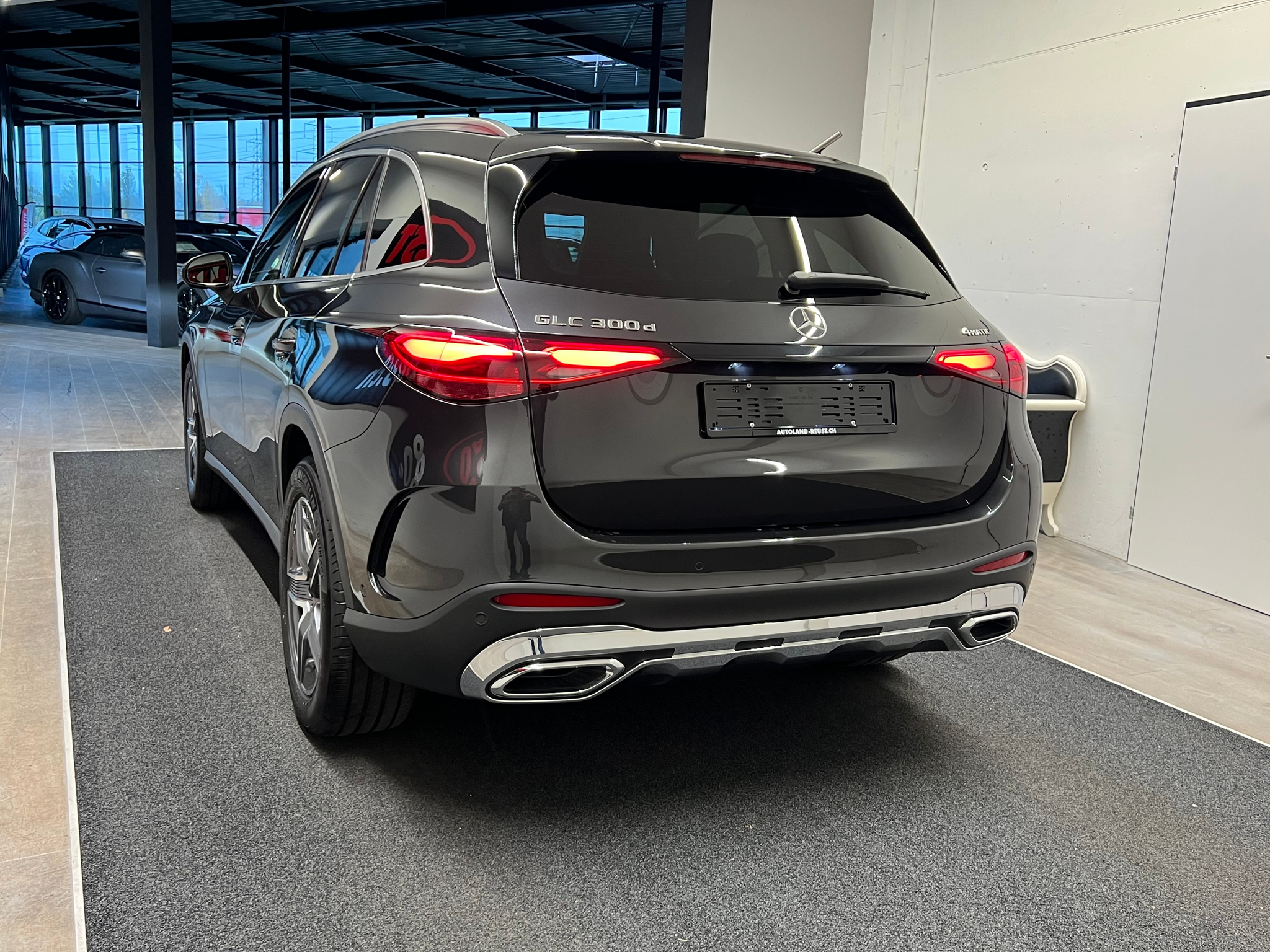 listing desktop thumbnail image 7