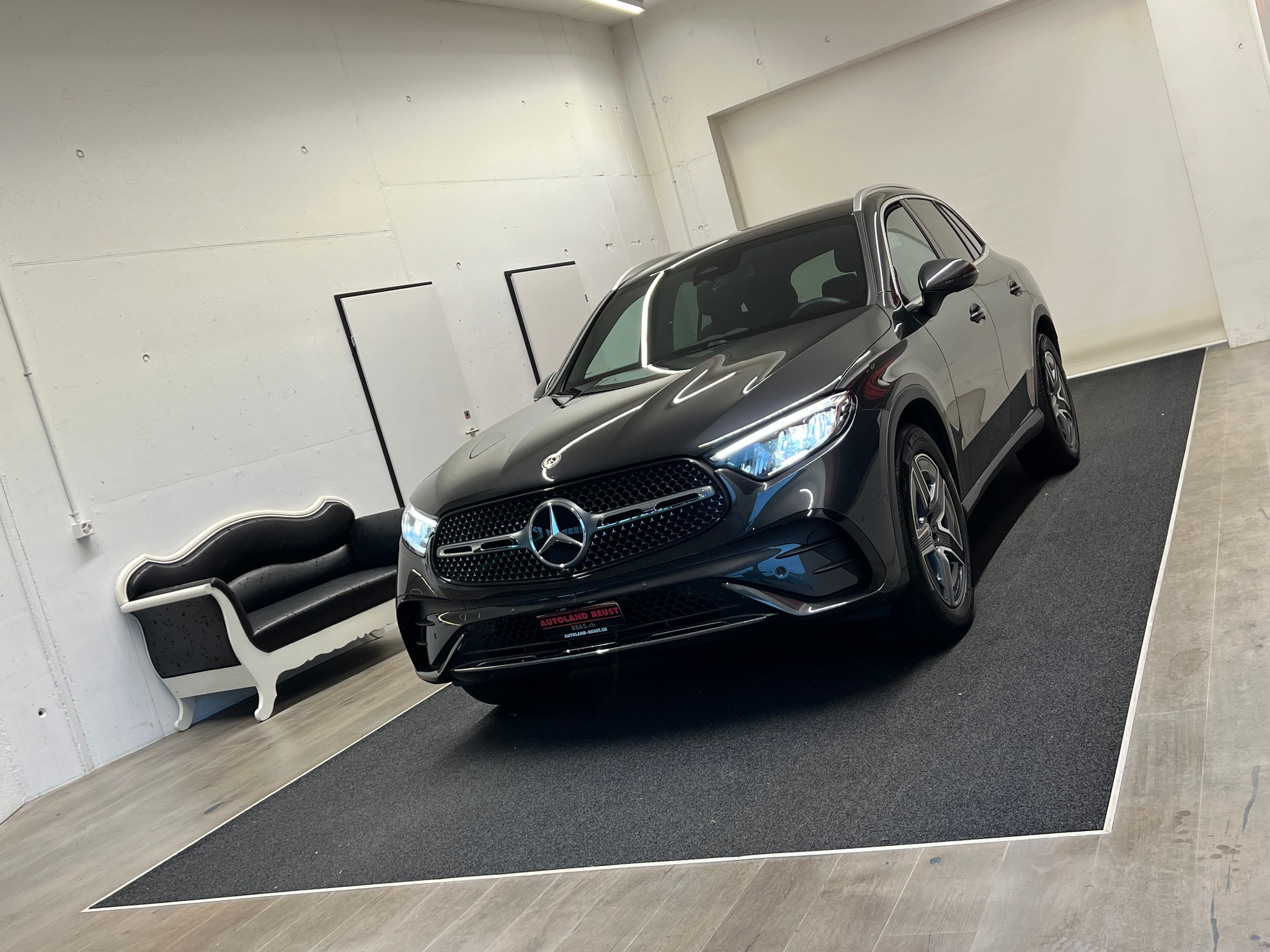 listing desktop thumbnail image 1