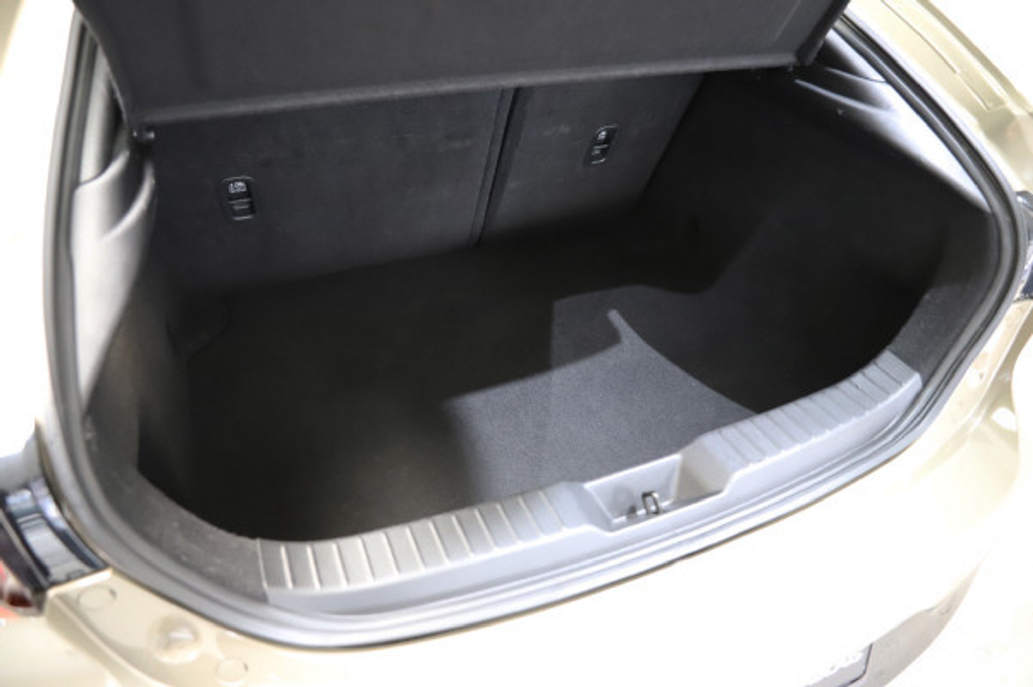 listing desktop thumbnail image 11