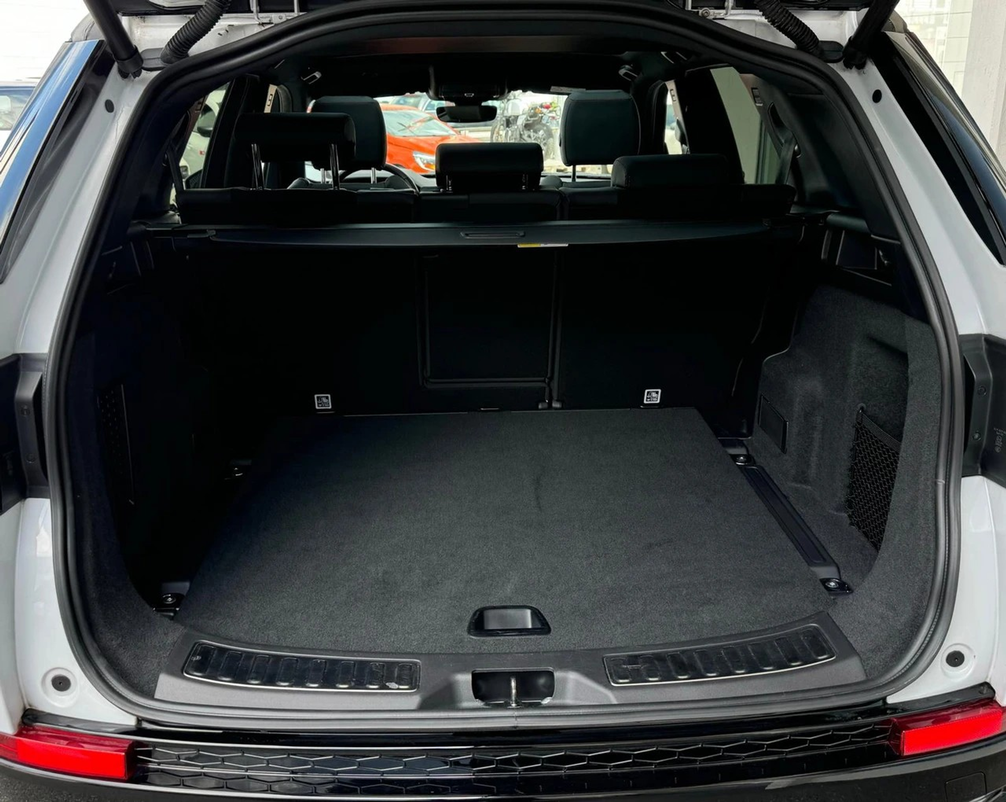 listing desktop thumbnail image 10