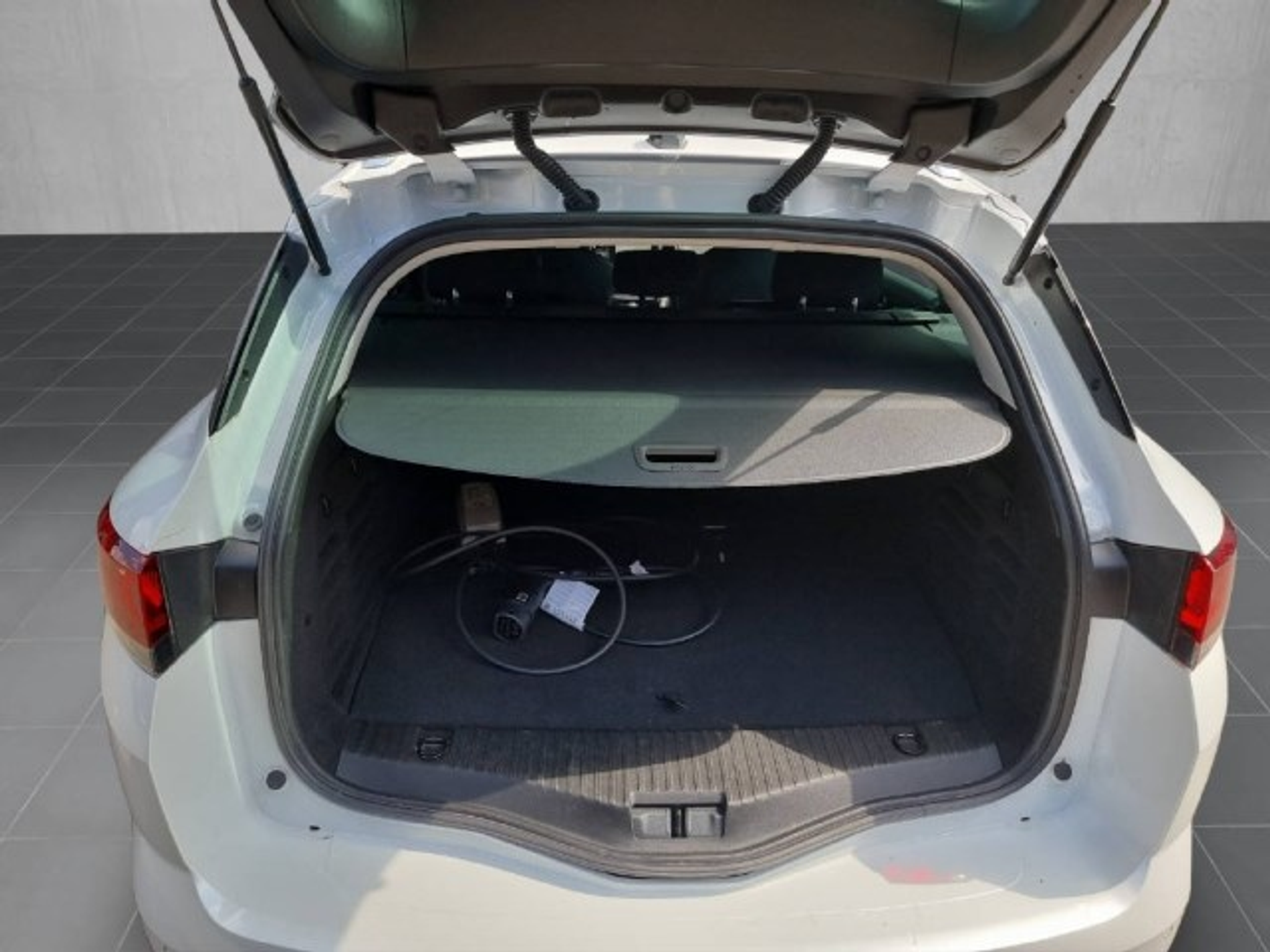 listing desktop thumbnail image 8