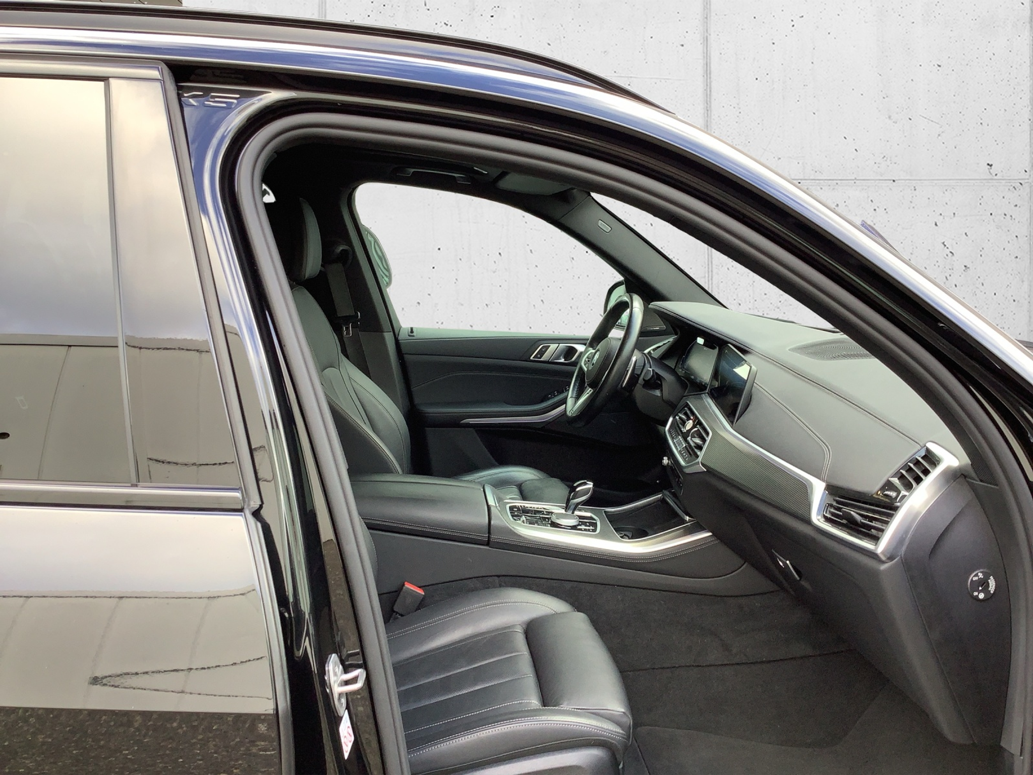 listing desktop thumbnail image 17