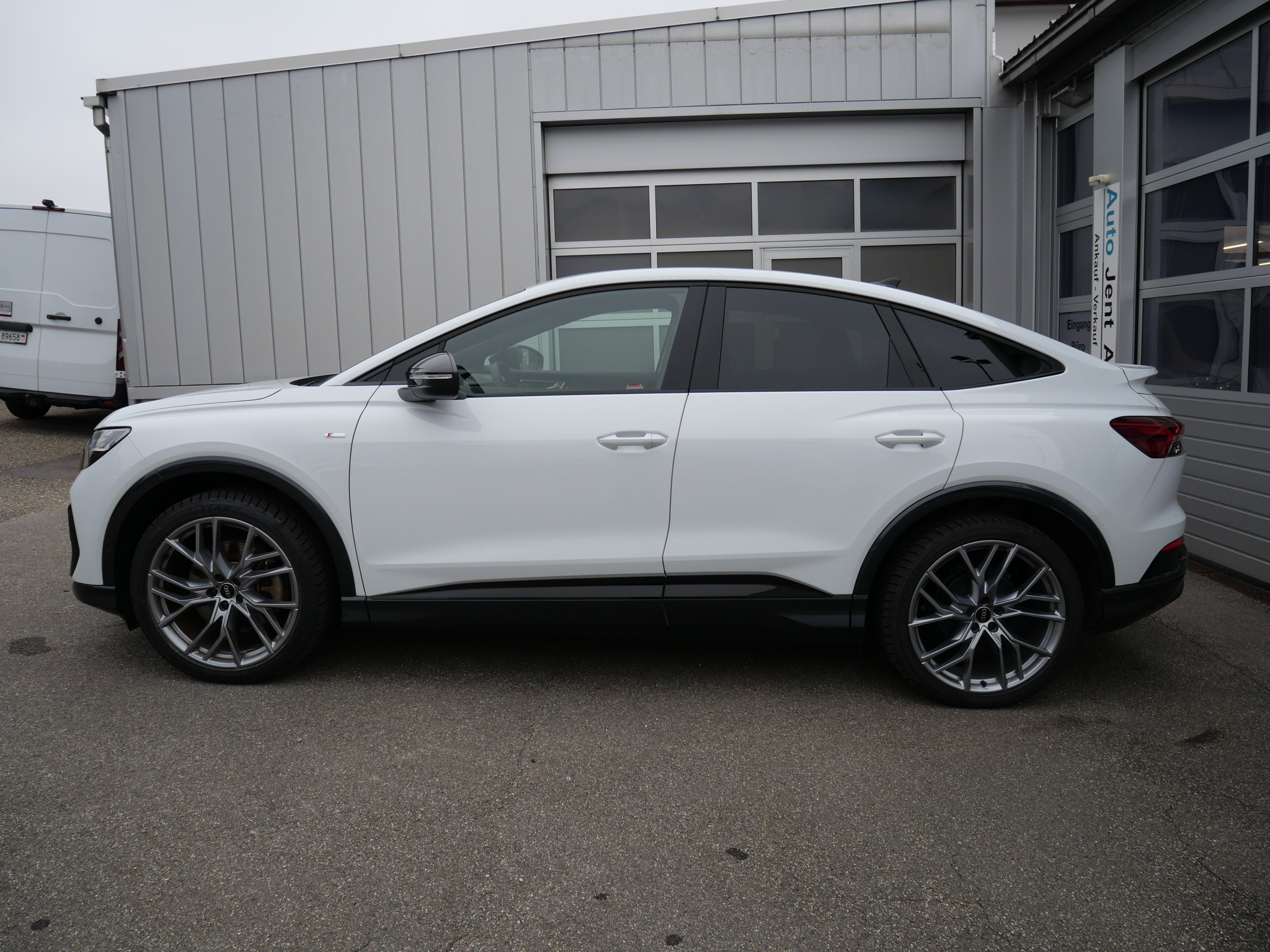 listing desktop thumbnail image 2