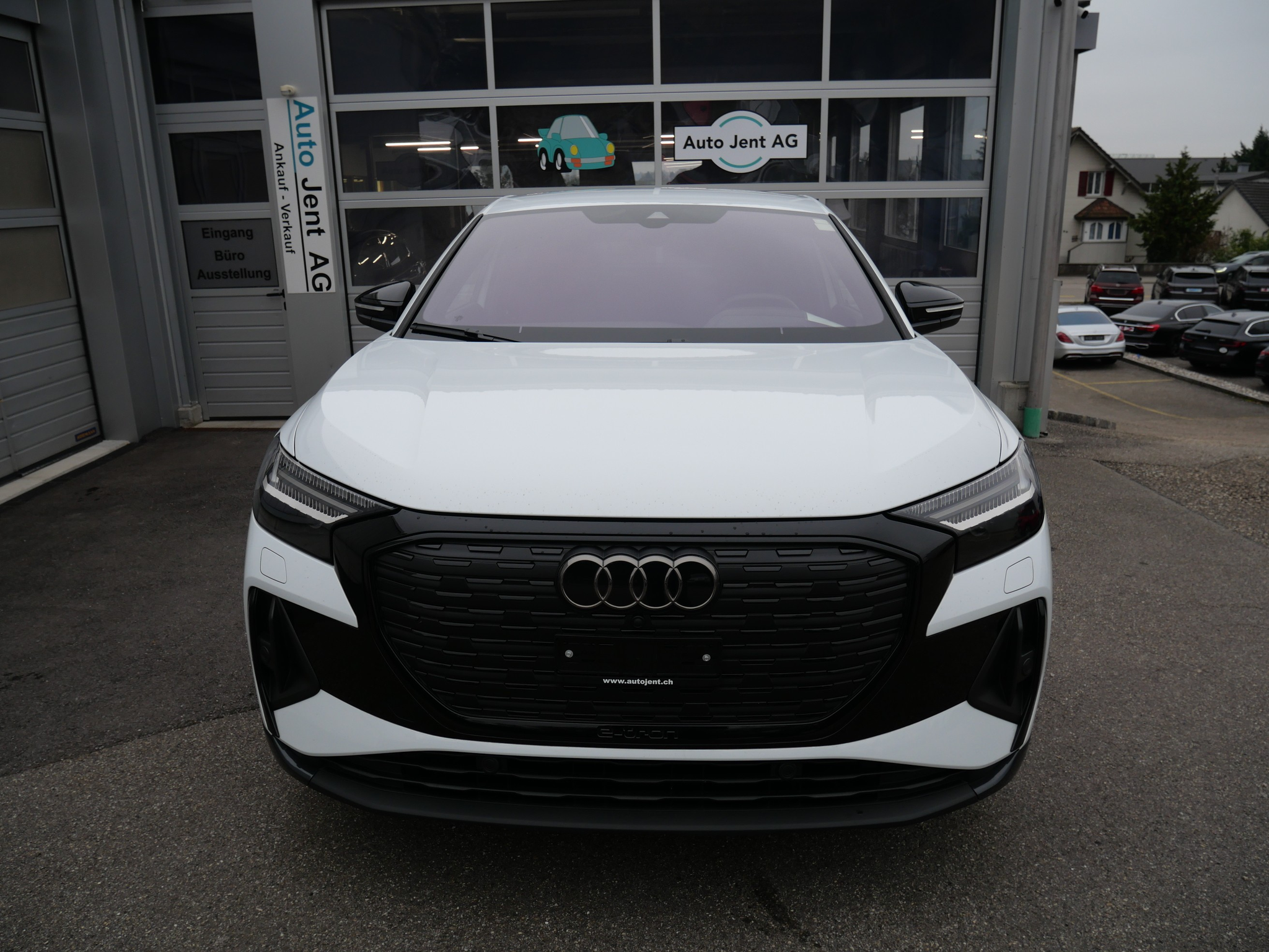 listing desktop thumbnail image 3