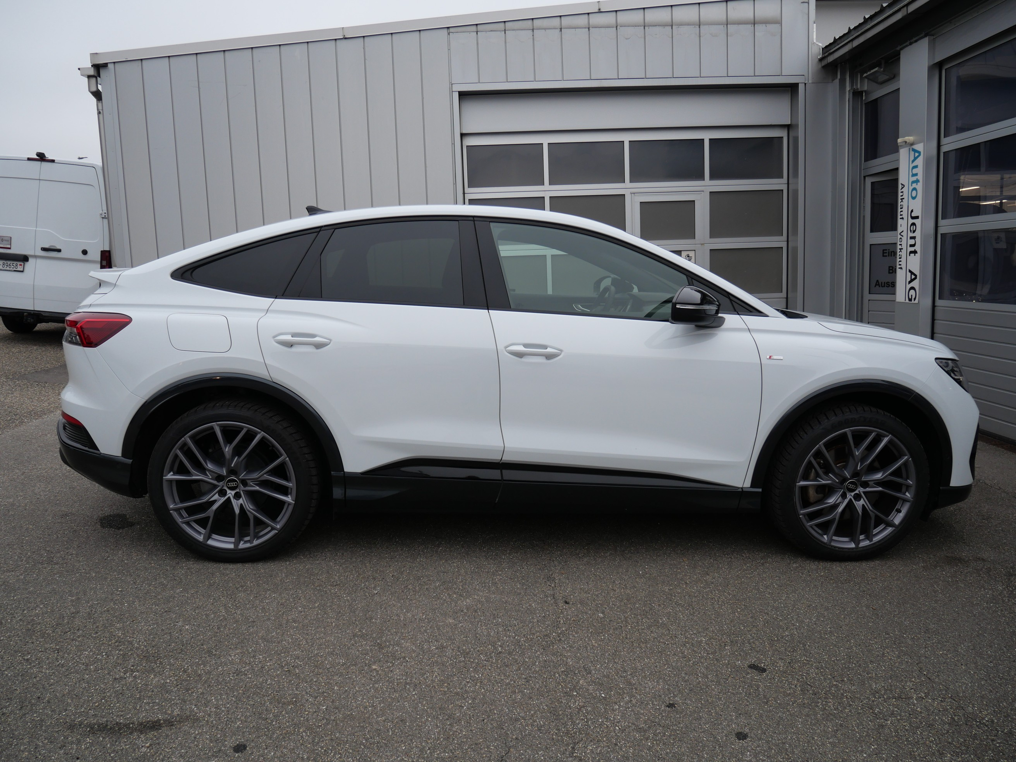 listing desktop thumbnail image 5