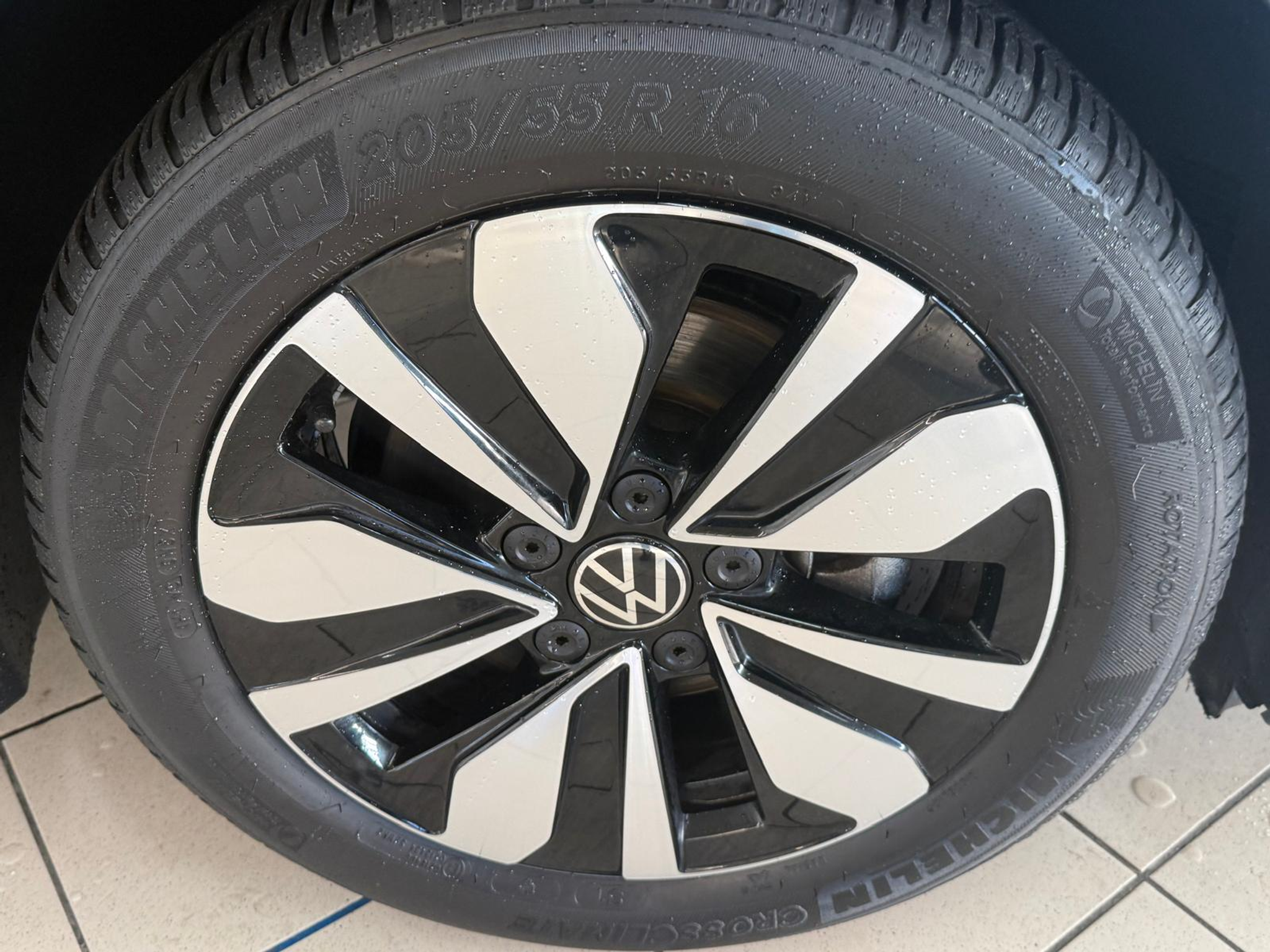 listing desktop thumbnail image 4