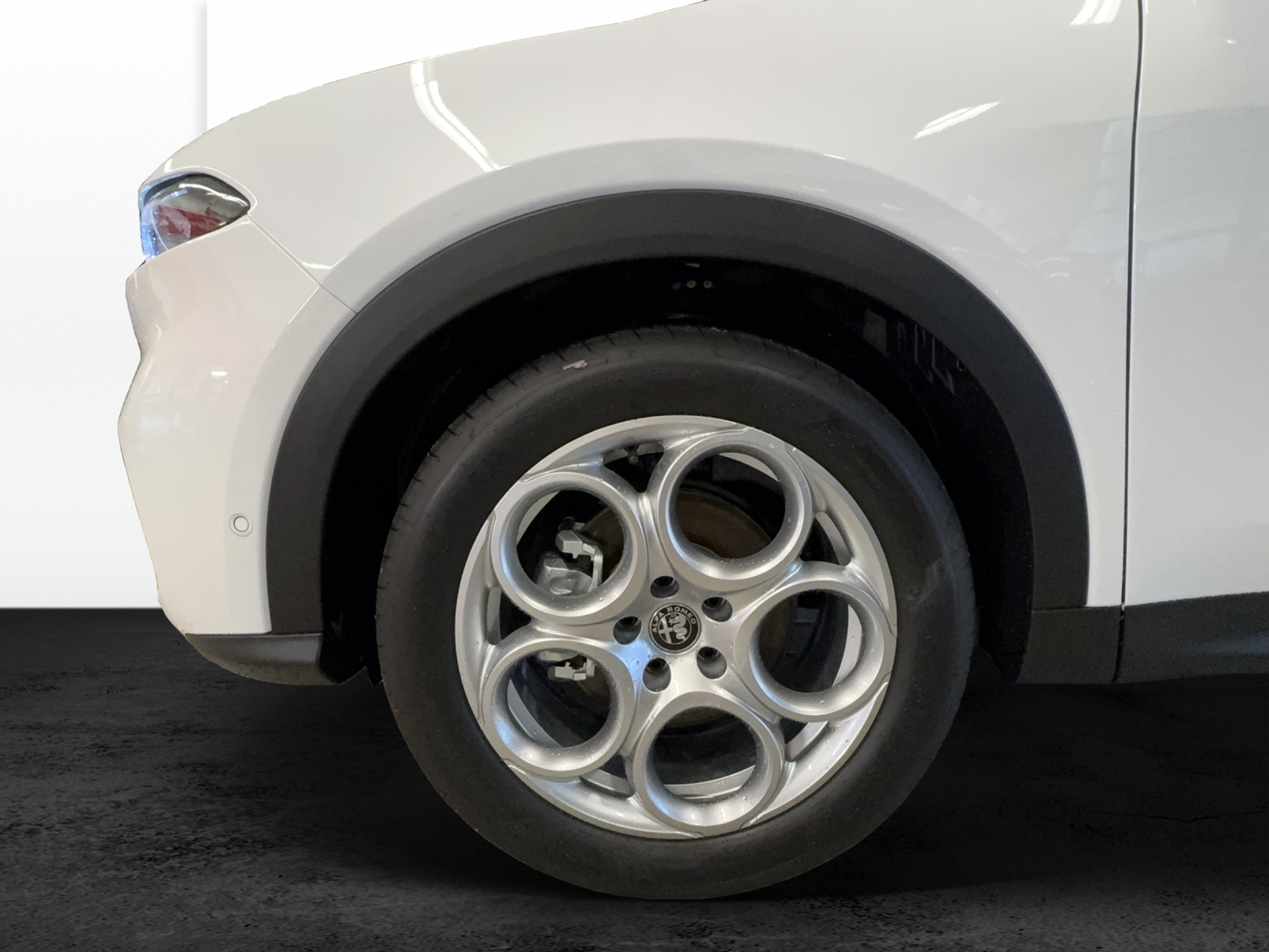 listing desktop thumbnail image 15