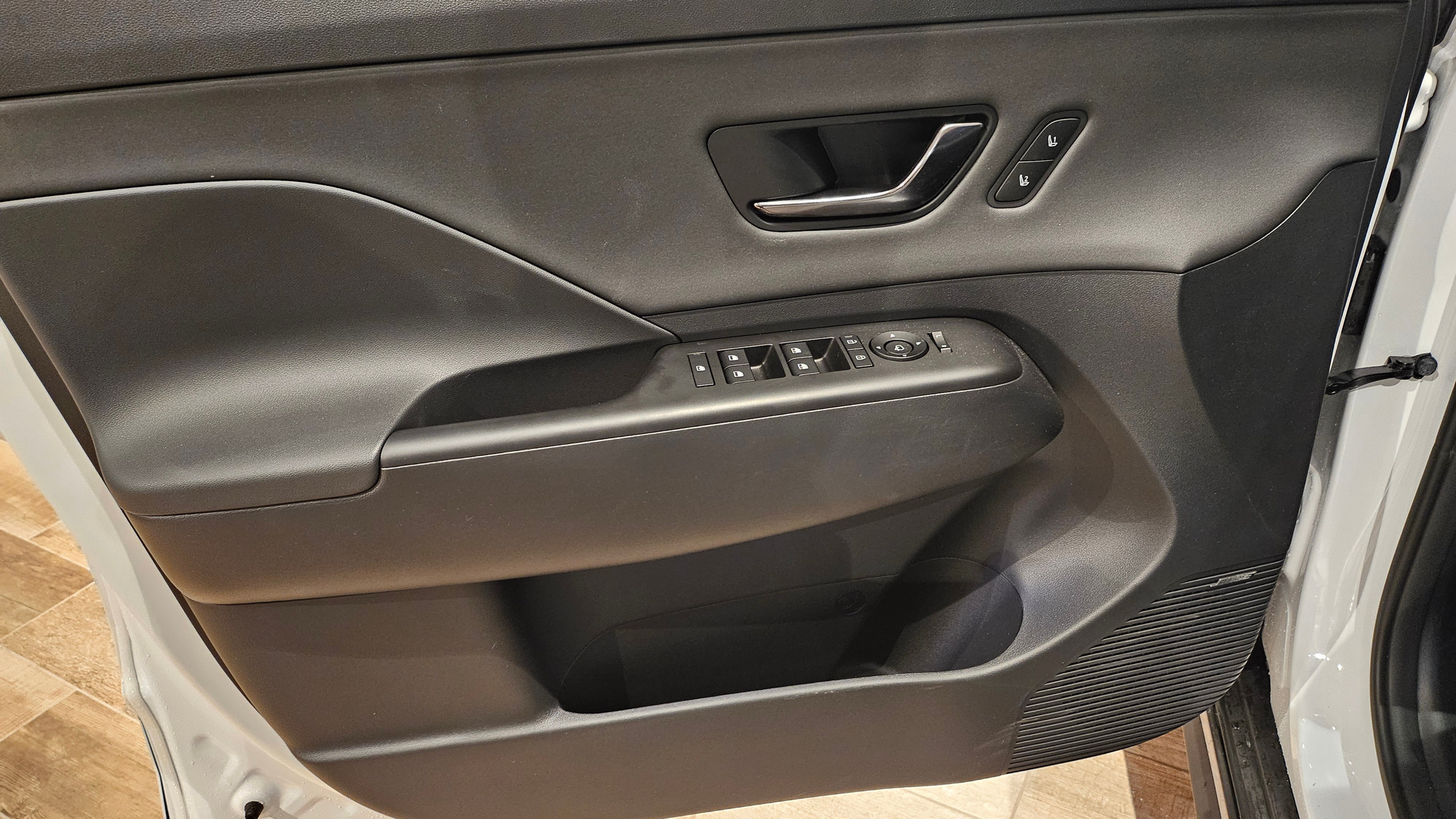 listing desktop thumbnail image 23