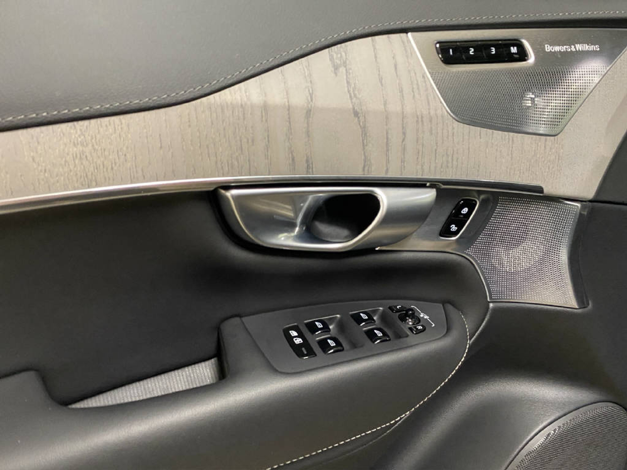 listing desktop thumbnail image 11