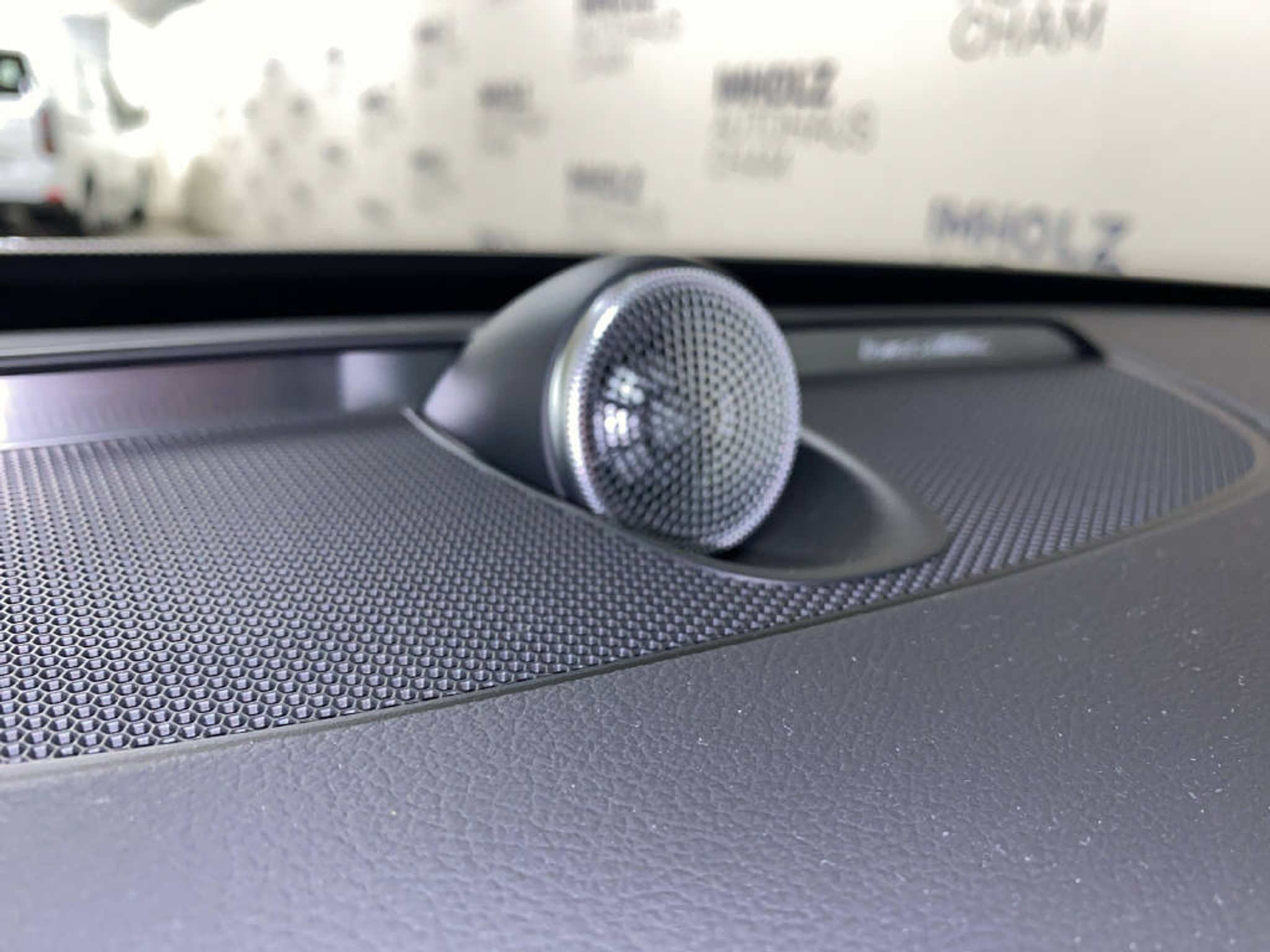 listing desktop thumbnail image 17